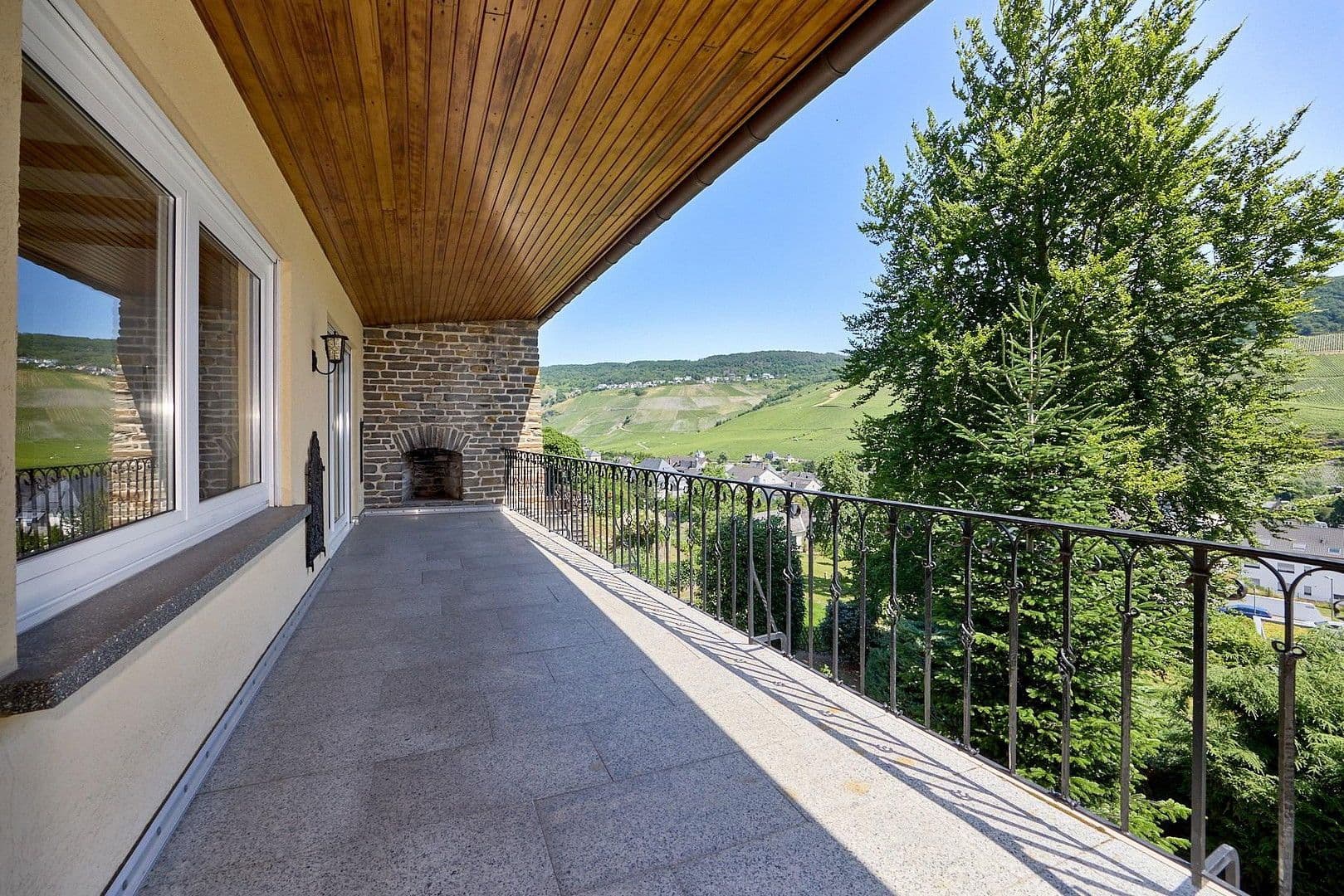 Predaj domu 316 m², pozemek 1.442 m², Bernkastel-Kues, Porýnie-Falcko Predaj domu 316 m², pozemek 1.442 m², Bernkastel-Kues, Porýnie-Falcko