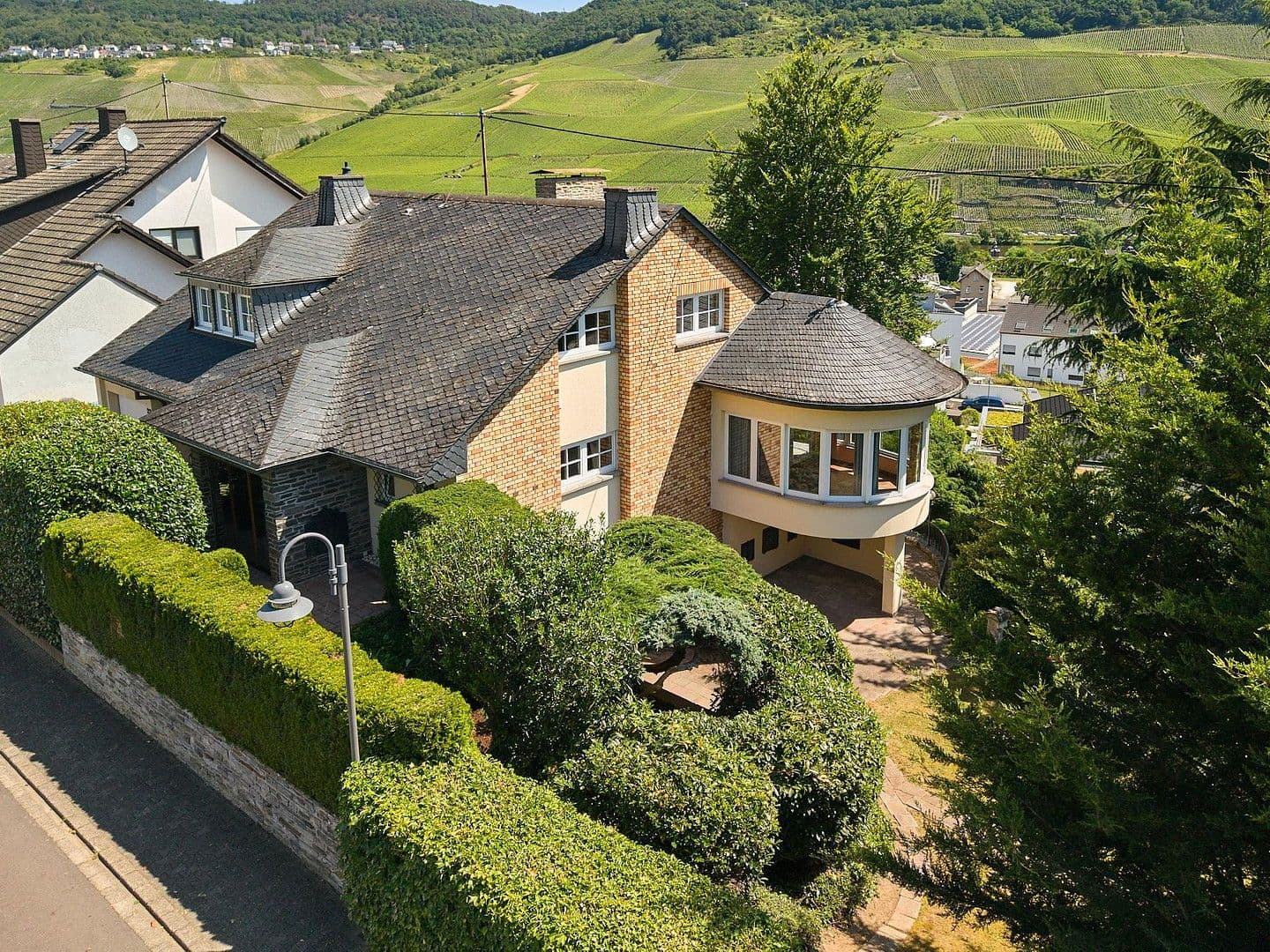 Predaj domu 316 m², pozemek 1.442 m², Bernkastel-Kues, Porýnie-Falcko Predaj domu 316 m², pozemek 1.442 m², Bernkastel-Kues, Porýnie-Falcko