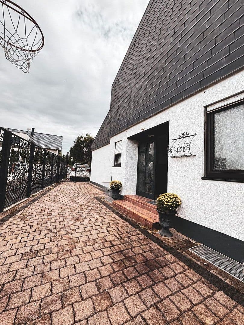 Predaj domu 297 m², pozemek 720 m², Am Mühlhebel 9, Weilerbach, Porýnie-Falcko Predaj domu 297 m², pozemek 720 m², Am Mühlhebel 9, Weilerbach, Porýnie-Falcko