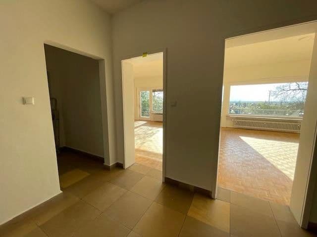 Prenájom bytu 4-izbový 165 m², Heidelberg, Bádensko-Wurttembersko Prenájom bytu 4-izbový 165 m², Heidelberg, Bádensko-Wurttembersko