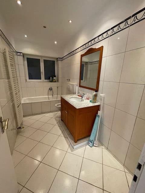 Prenájom bytu 4-izbový 165 m², Heidelberg, Bádensko-Wurttembersko Prenájom bytu 4-izbový 165 m², Heidelberg, Bádensko-Wurttembersko