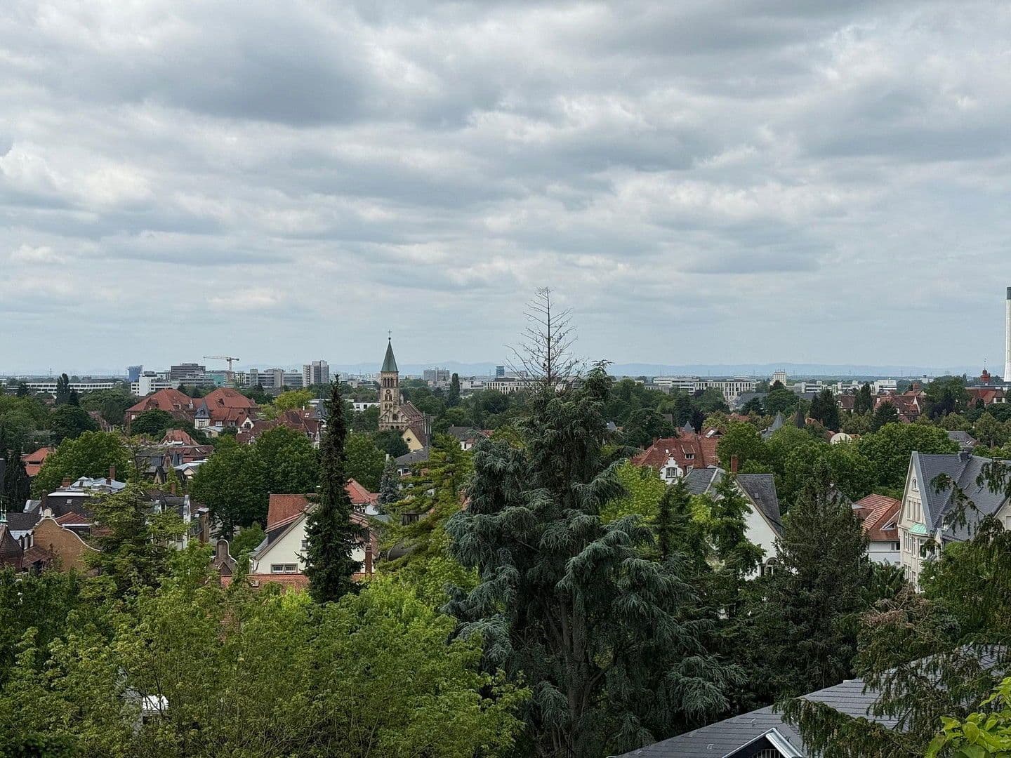 Prenájom bytu 4-izbový 165 m², Heidelberg, Bádensko-Wurttembersko Prenájom bytu 4-izbový 165 m², Heidelberg, Bádensko-Wurttembersko