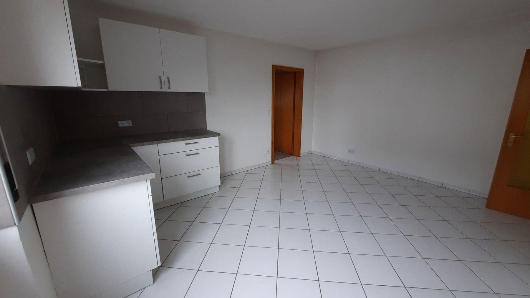 Prenájom bytu 4-izbový 140 m², Hennenhecke 1, Hettenleidelheim, Porýnie-Falcko Prenájom bytu 4-izbový 140 m², Hennenhecke 1, Hettenleidelheim, Porýnie-Falcko