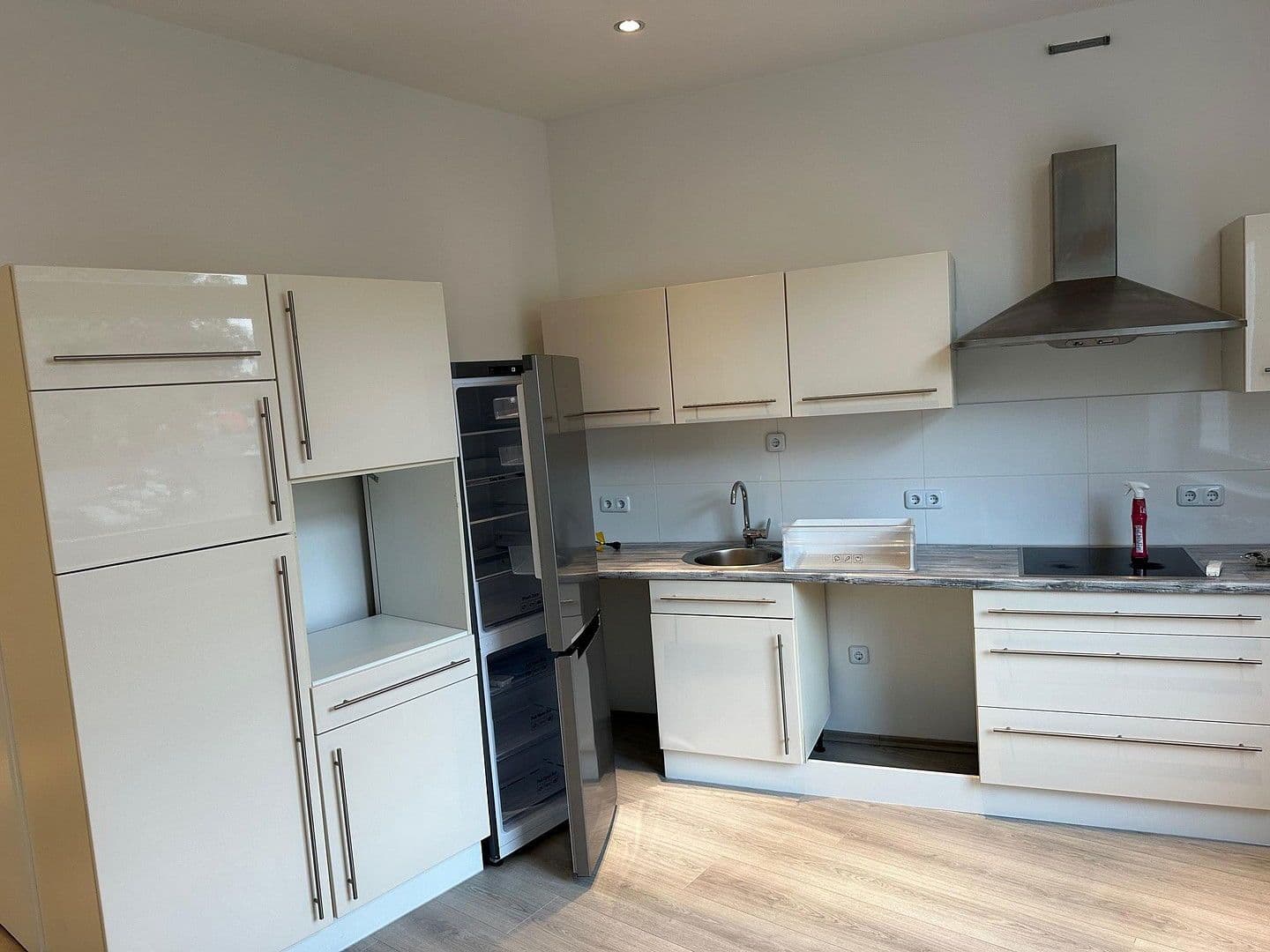 Prenájom bytu 2-izbový 50 m², Bahnhofstr. 11, Oberhausen, Severné Porýnie - Westfálsko Prenájom bytu 2-izbový 50 m², Bahnhofstr. 11, Oberhausen, Severné Porýnie - Westfálsko