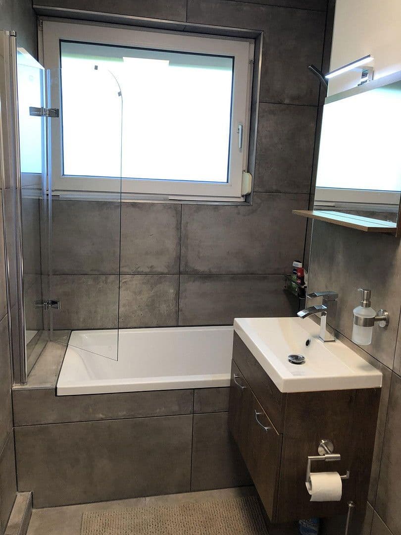 Prenájom bytu 5-izbový 115 m², Ludwig-Roselius-Allee, 180, Bremen (Stadt) - Vahr, Brémy Prenájom bytu 5-izbový 115 m², Ludwig-Roselius-Allee, 180, Bremen (Stadt) - Vahr, Brémy