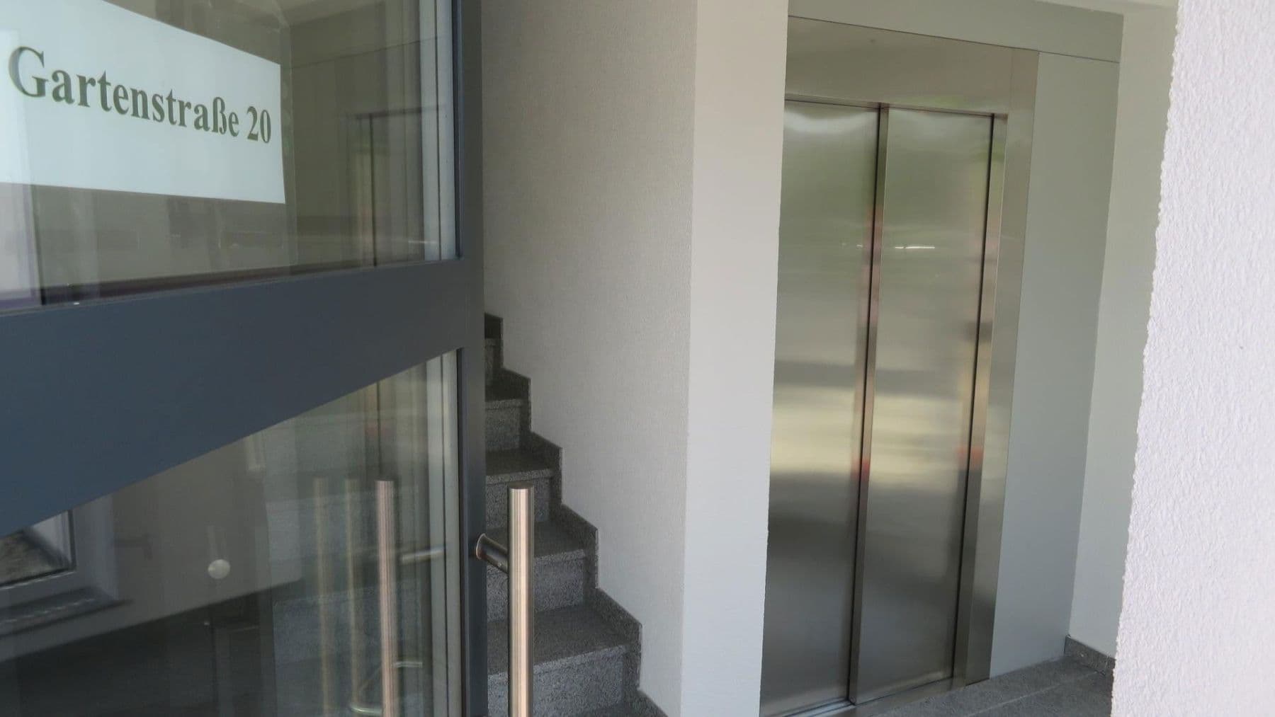 Prenájom bytu 4-izbový 100 m², Gartenstraße 20, Bad Rappenau, Bádensko-Wurttembersko Prenájom bytu 4-izbový 100 m², Gartenstraße 20, Bad Rappenau, Bádensko-Wurttembersko