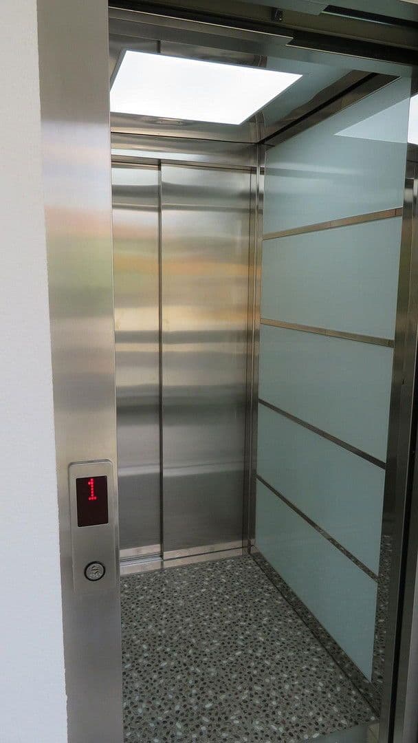 Prenájom bytu 4-izbový 100 m², Gartenstraße 20, Bad Rappenau, Bádensko-Wurttembersko Prenájom bytu 4-izbový 100 m², Gartenstraße 20, Bad Rappenau, Bádensko-Wurttembersko