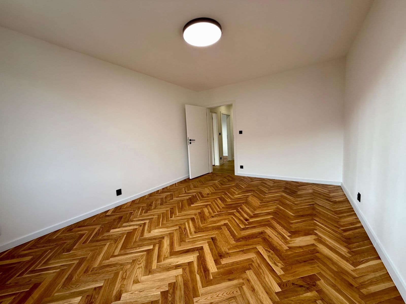 Predaj bytu 4-izbový 77 m², Modenská, Karlovy Vary, Karlovarský kraj Predaj bytu 4-izbový 77 m², Modenská, Karlovy Vary, Karlovarský kraj