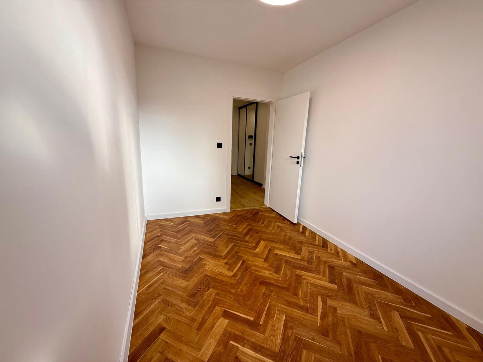 Predaj bytu 4-izbový 77 m², Modenská, Karlovy Vary, Karlovarský kraj Predaj bytu 4-izbový 77 m², Modenská, Karlovy Vary, Karlovarský kraj