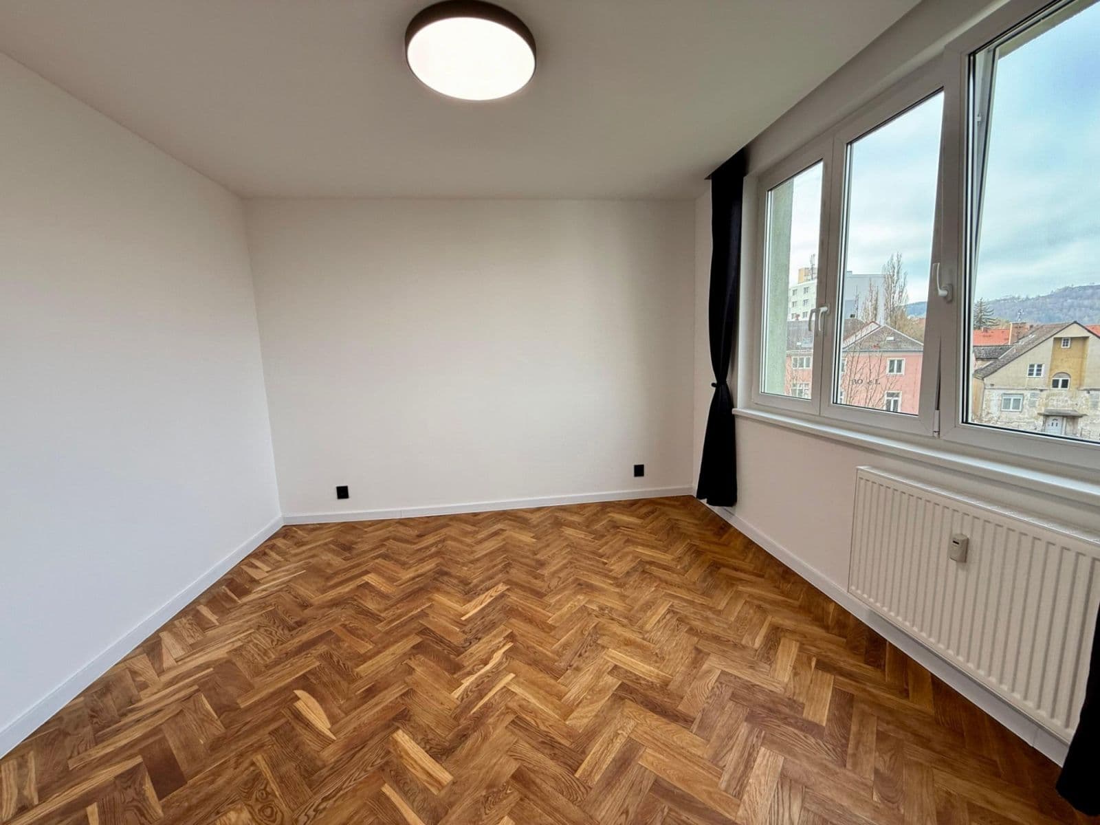 Predaj bytu 4-izbový 77 m², Modenská, Karlovy Vary, Karlovarský kraj Predaj bytu 4-izbový 77 m², Modenská, Karlovy Vary, Karlovarský kraj