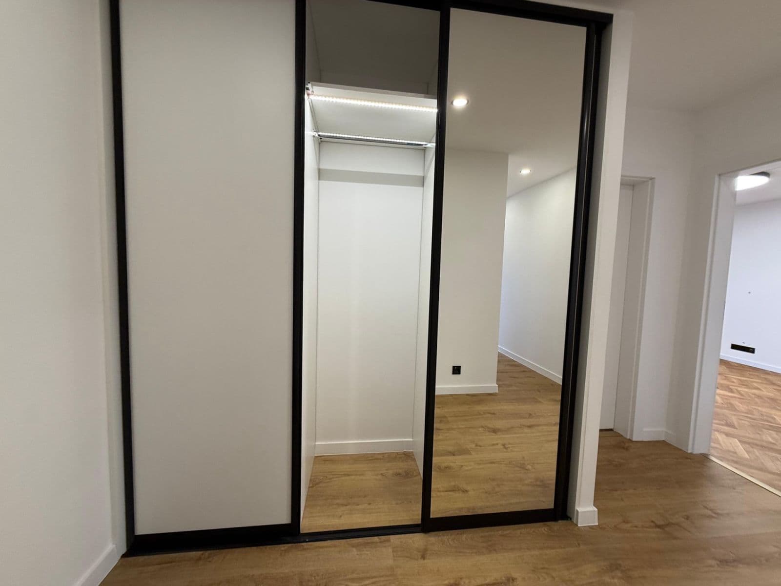 Predaj bytu 4-izbový 77 m², Modenská, Karlovy Vary, Karlovarský kraj Predaj bytu 4-izbový 77 m², Modenská, Karlovy Vary, Karlovarský kraj