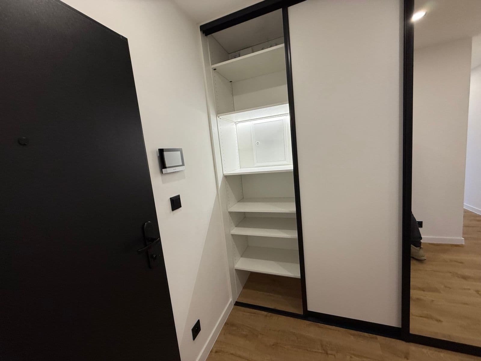 Predaj bytu 4-izbový 77 m², Modenská, Karlovy Vary, Karlovarský kraj Predaj bytu 4-izbový 77 m², Modenská, Karlovy Vary, Karlovarský kraj