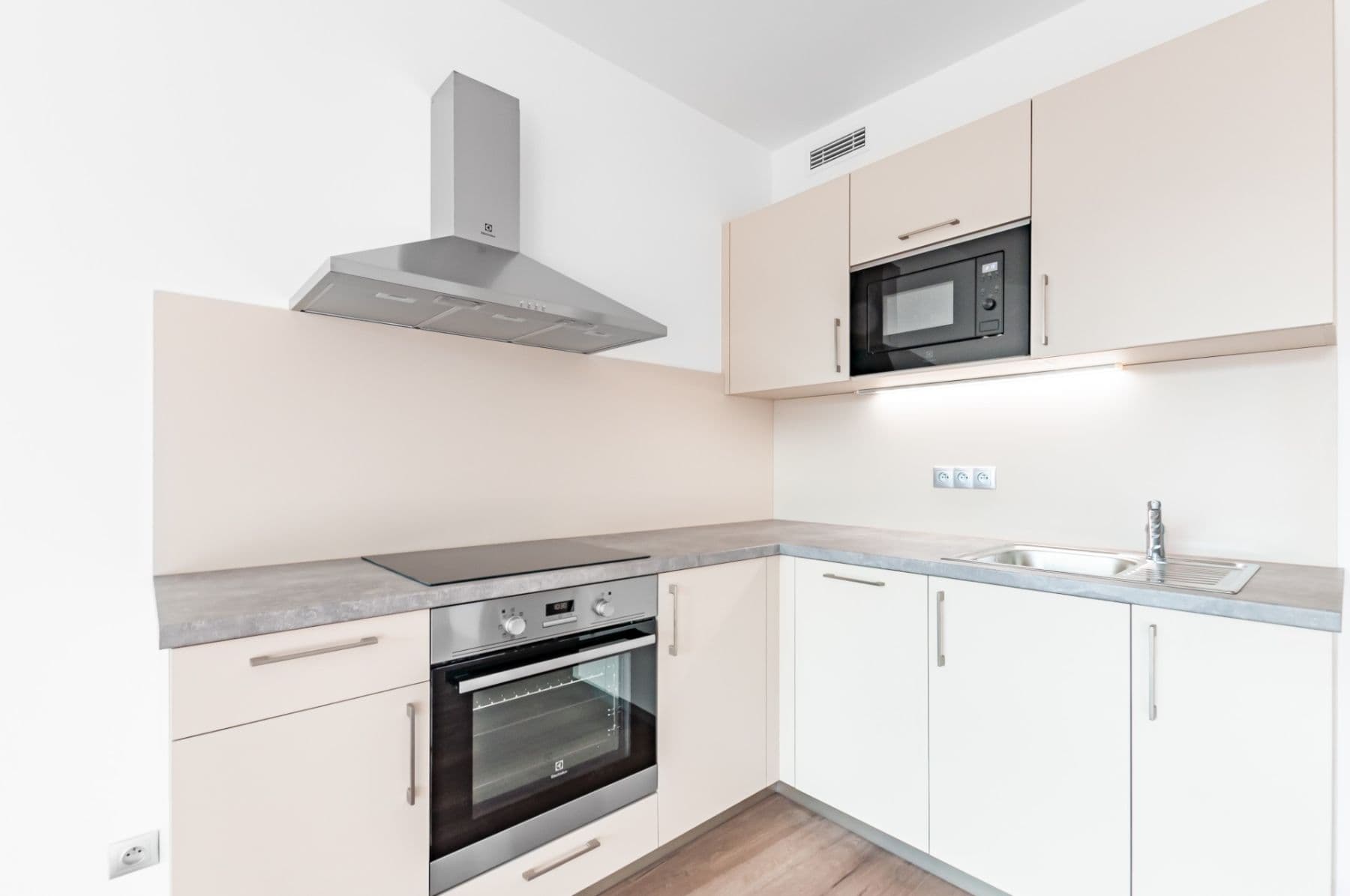 Prenájom bytu 1-izbový 36 m², Kurta Konráda, Praha, Praha Prenájom bytu 1-izbový 36 m², Kurta Konráda, Praha, Praha