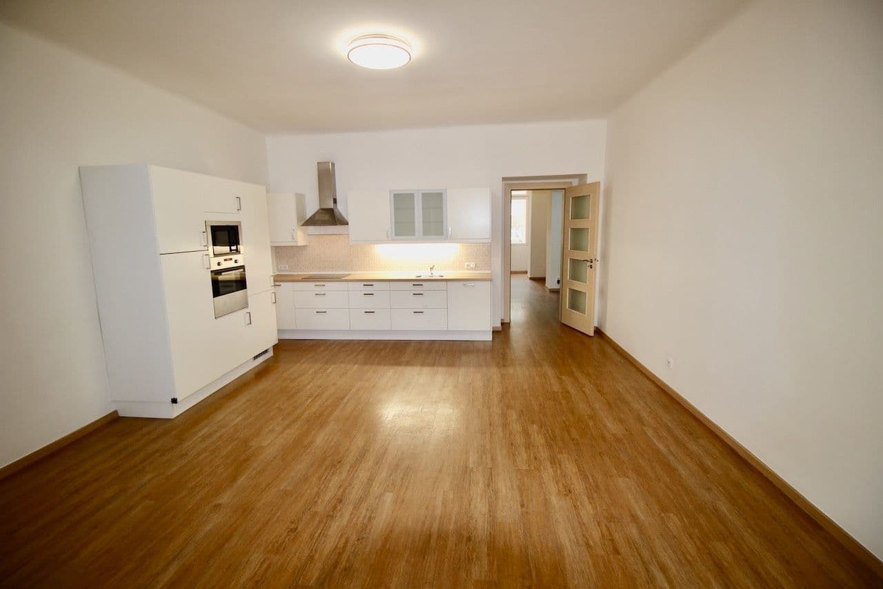 Prenájom bytu 3-izbový 93 m², Písecká, Praha, Praha Prenájom bytu 3-izbový 93 m², Písecká, Praha, Praha