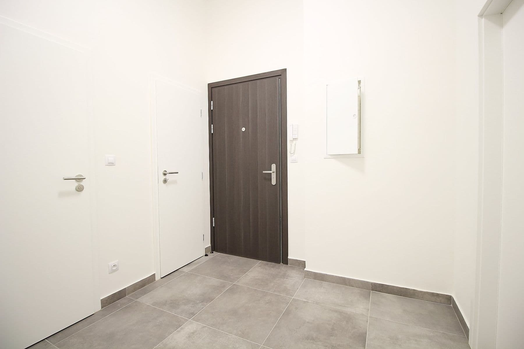 Prenájom bytu 2-izbový 58 m², S. K. Neumanna, Kralupy nad Vltavou, Středočeský kraj Prenájom bytu 2-izbový 58 m², S. K. Neumanna, Kralupy nad Vltavou, Středočeský kraj