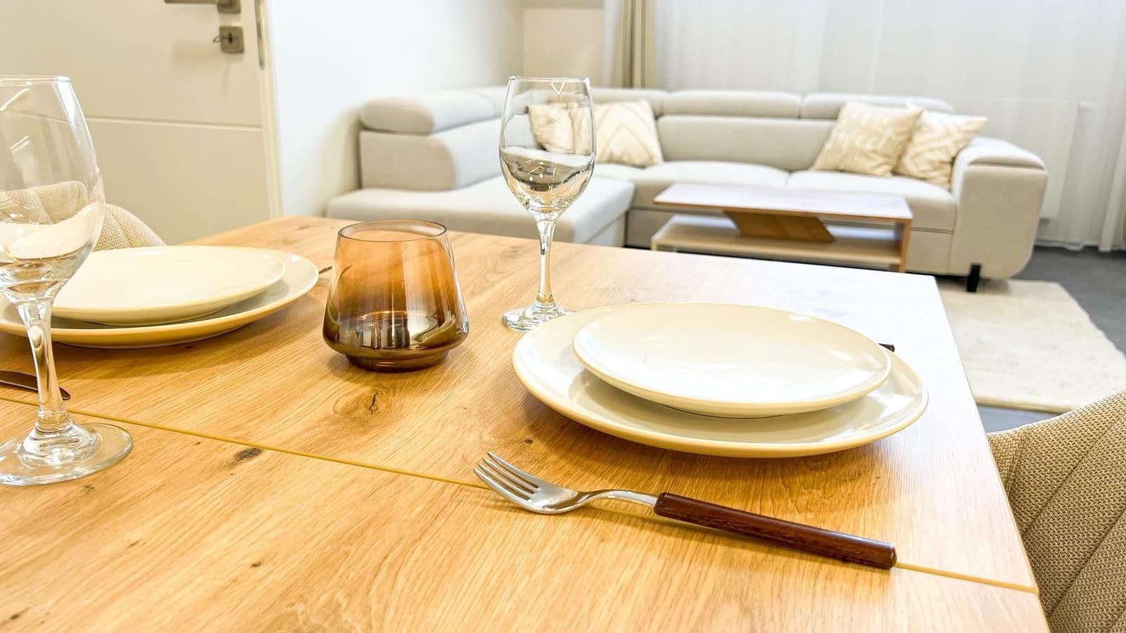 Prenájom bytu 2-izbový 74 m², Zubatého, Praha, Praha Prenájom bytu 2-izbový 74 m², Zubatého, Praha, Praha