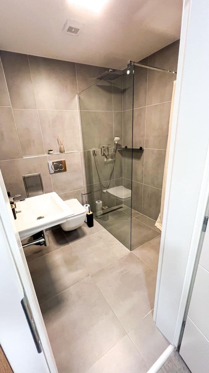 Prenájom bytu 2-izbový 74 m², Zubatého, Praha, Praha Prenájom bytu 2-izbový 74 m², Zubatého, Praha, Praha