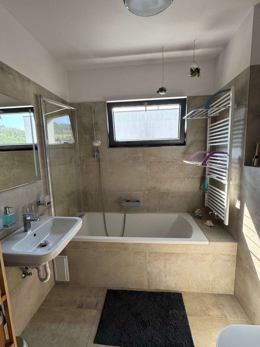 Predaj domu 104 m², pozemek 303 m², Tři Vršky, Králův Dvůr, Středočeský kraj Predaj domu 104 m², pozemek 303 m², Tři Vršky, Králův Dvůr, Středočeský kraj