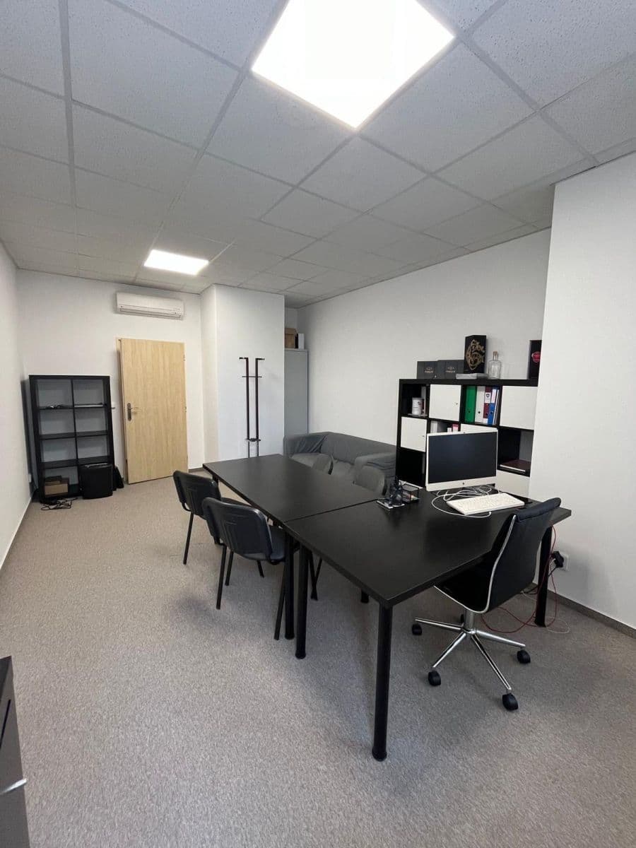 Prenájom kancelárie 24 m², nám. Dr. E. Beneše, Liberec, Liberecký kraj Prenájom kancelárie 24 m², nám. Dr. E. Beneše, Liberec, Liberecký kraj