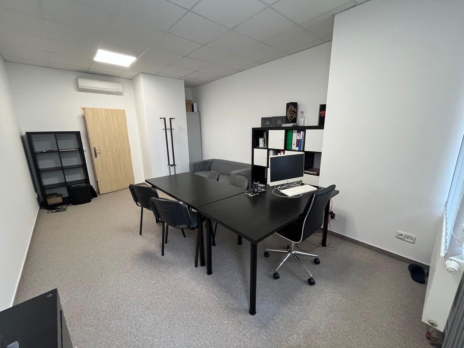 Prenájom kancelárie 24 m², nám. Dr. E. Beneše, Liberec, Liberecký kraj Prenájom kancelárie 24 m², nám. Dr. E. Beneše, Liberec, Liberecký kraj