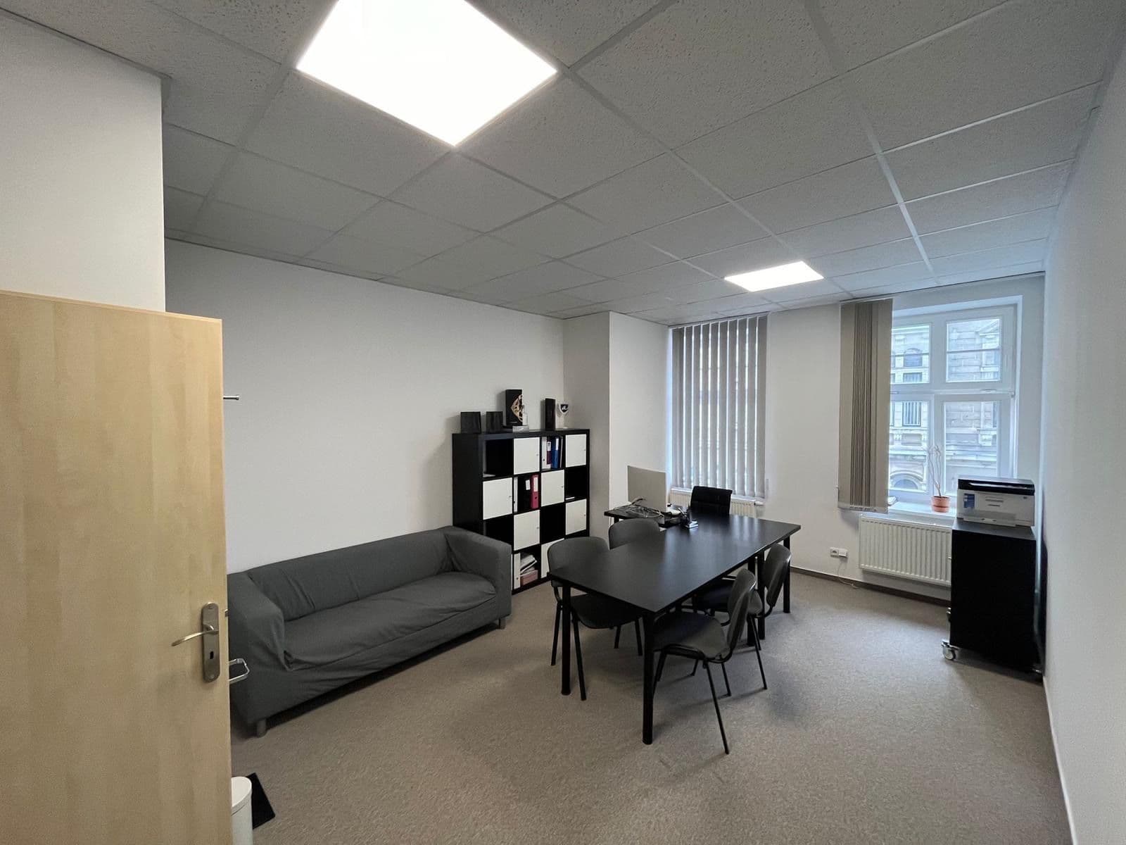 Prenájom kancelárie 24 m², nám. Dr. E. Beneše, Liberec, Liberecký kraj Prenájom kancelárie 24 m², nám. Dr. E. Beneše, Liberec, Liberecký kraj