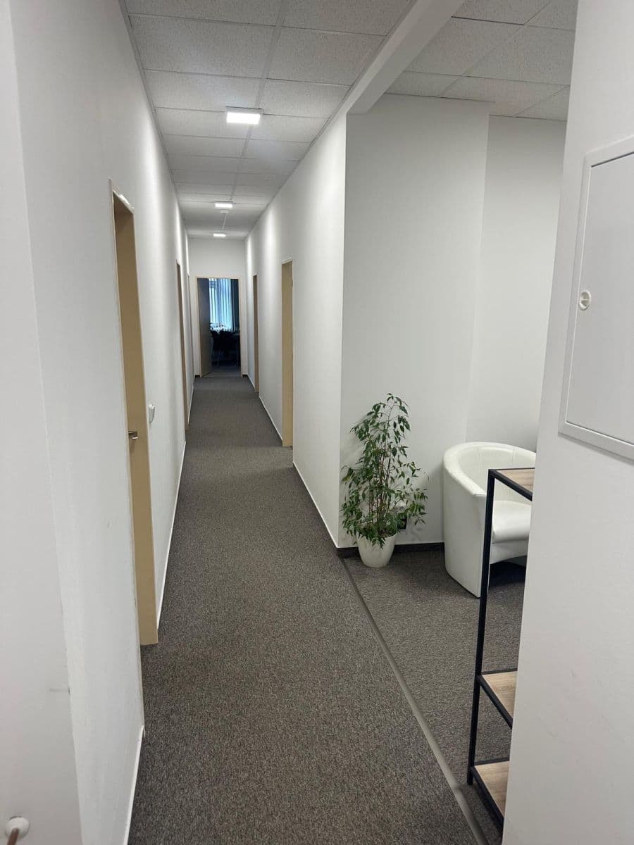 Prenájom kancelárie 24 m², nám. Dr. E. Beneše, Liberec, Liberecký kraj Prenájom kancelárie 24 m², nám. Dr. E. Beneše, Liberec, Liberecký kraj