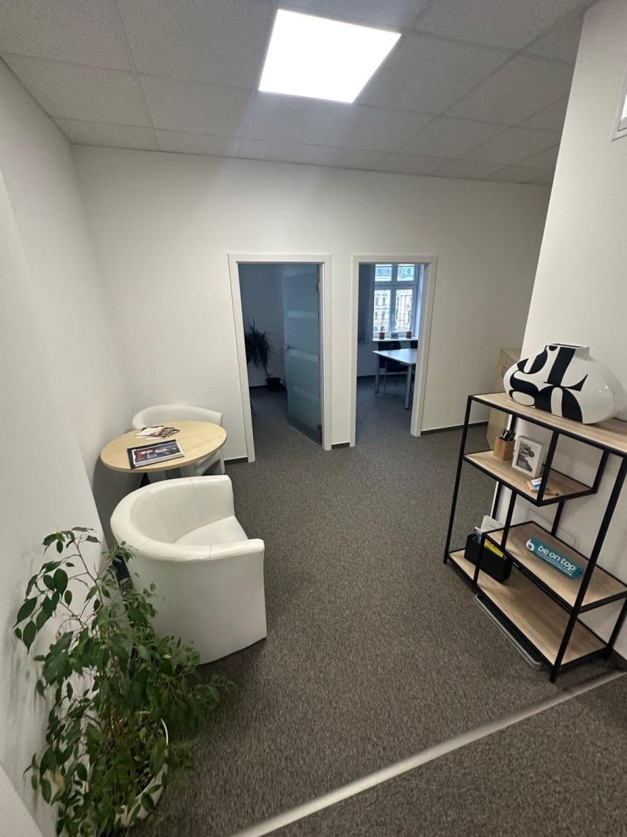 Prenájom kancelárie 24 m², nám. Dr. E. Beneše, Liberec, Liberecký kraj Prenájom kancelárie 24 m², nám. Dr. E. Beneše, Liberec, Liberecký kraj