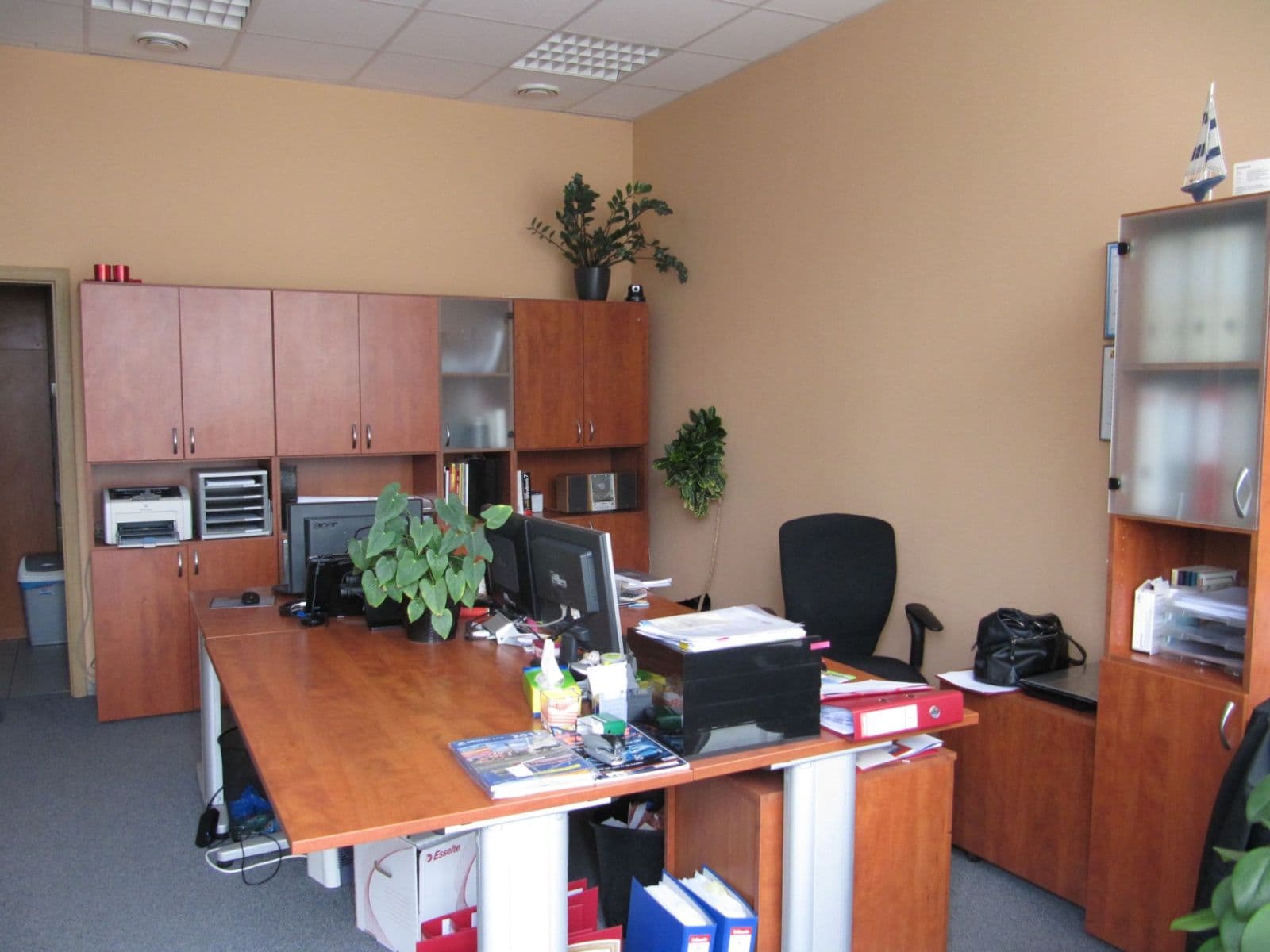 Prenájom kancelárie 48 m², Zadunajská cesta, Petržalka, Bratislavský kraj Prenájom kancelárie 48 m², Zadunajská cesta, Petržalka, Bratislavský kraj