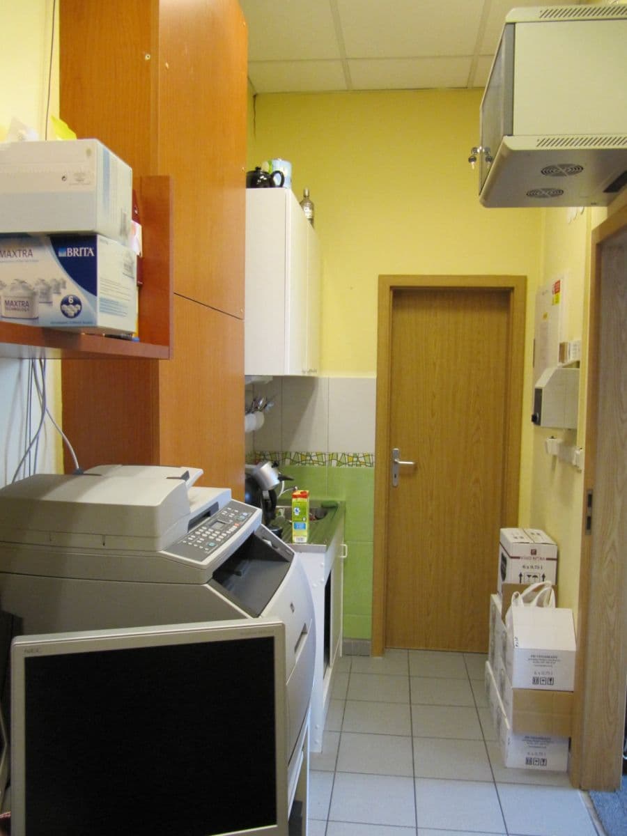 Prenájom kancelárie 48 m², Zadunajská cesta, Petržalka, Bratislavský kraj Prenájom kancelárie 48 m², Zadunajská cesta, Petržalka, Bratislavský kraj