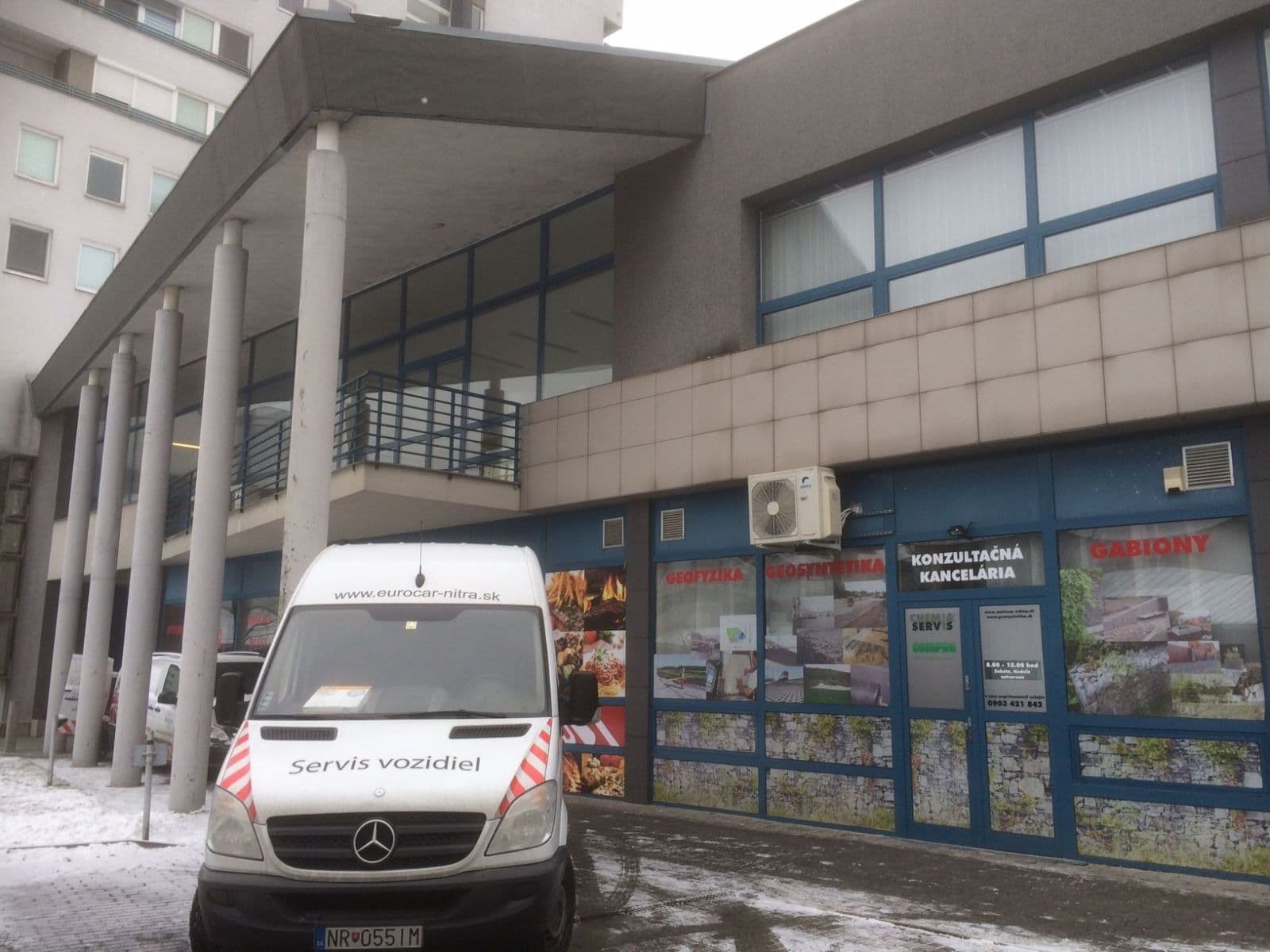 Prenájom kancelárie 48 m², Zadunajská cesta, Petržalka, Bratislavský kraj Prenájom kancelárie 48 m², Zadunajská cesta, Petržalka, Bratislavský kraj