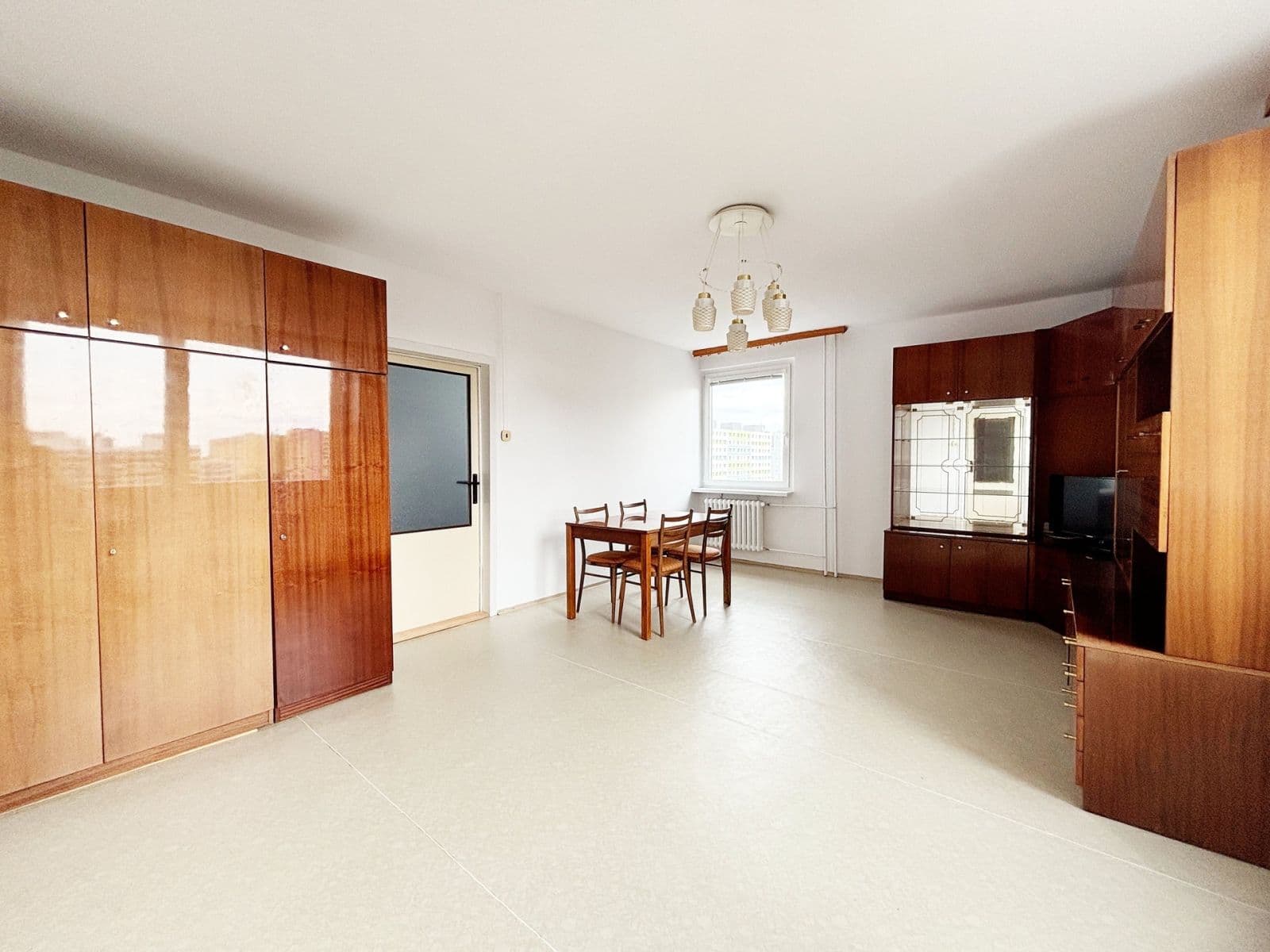 Prenájom bytu 3-izbový 70 m², Lešenská, Praha, Praha Prenájom bytu 3-izbový 70 m², Lešenská, Praha, Praha