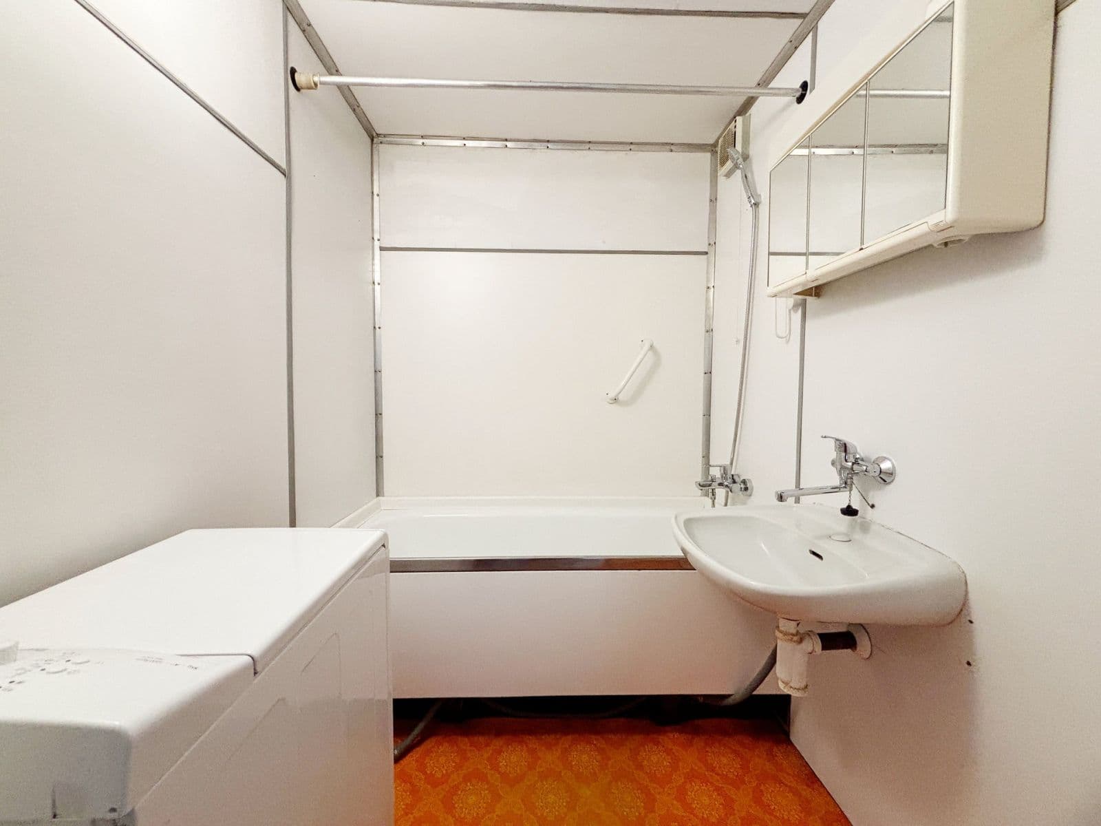 Prenájom bytu 3-izbový 70 m², Lešenská, Praha, Praha Prenájom bytu 3-izbový 70 m², Lešenská, Praha, Praha