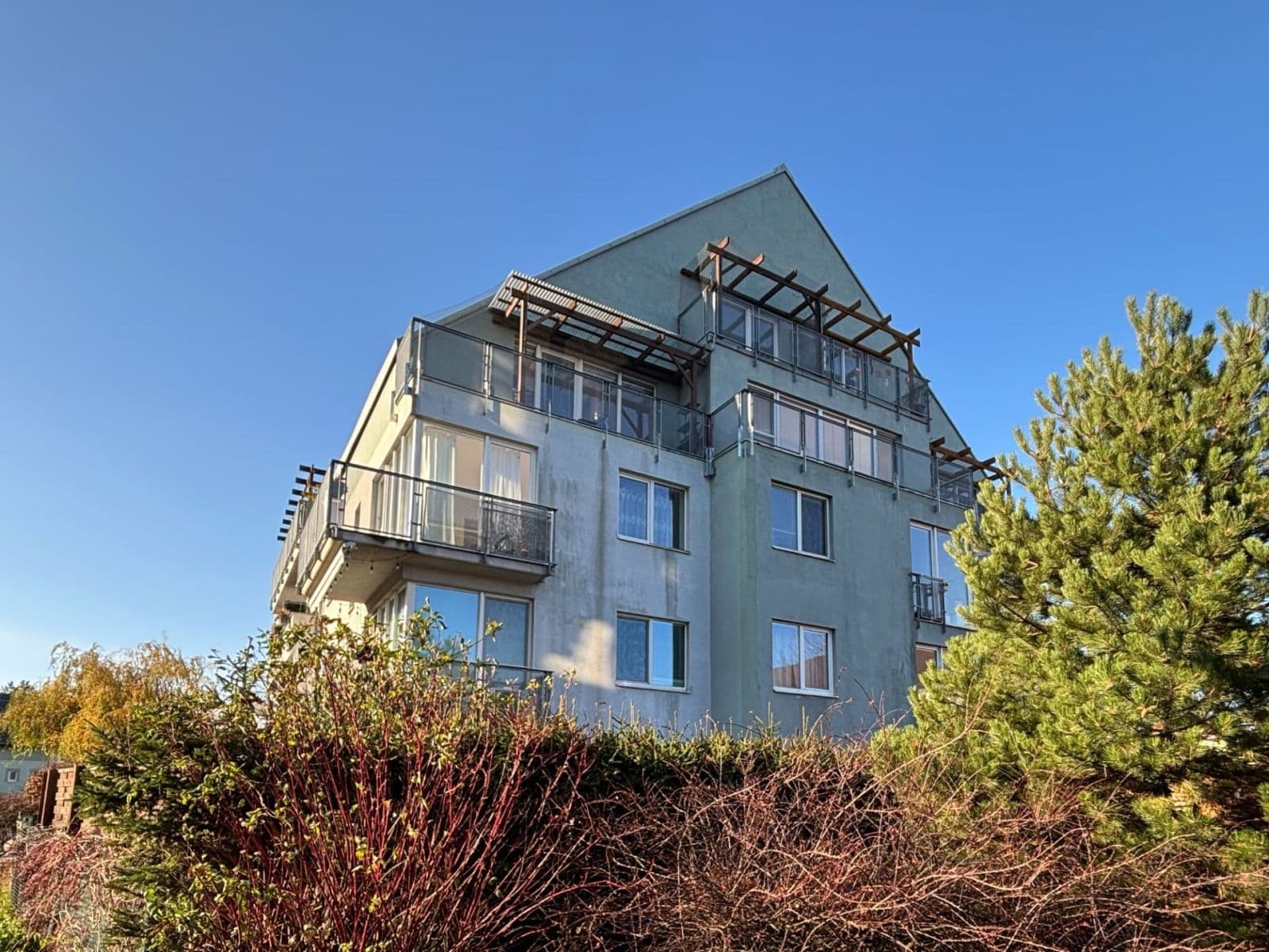 Prenájom garáže 12 m², Pod Nouzovem, Praha, Praha Prenájom garáže 12 m², Pod Nouzovem, Praha, Praha