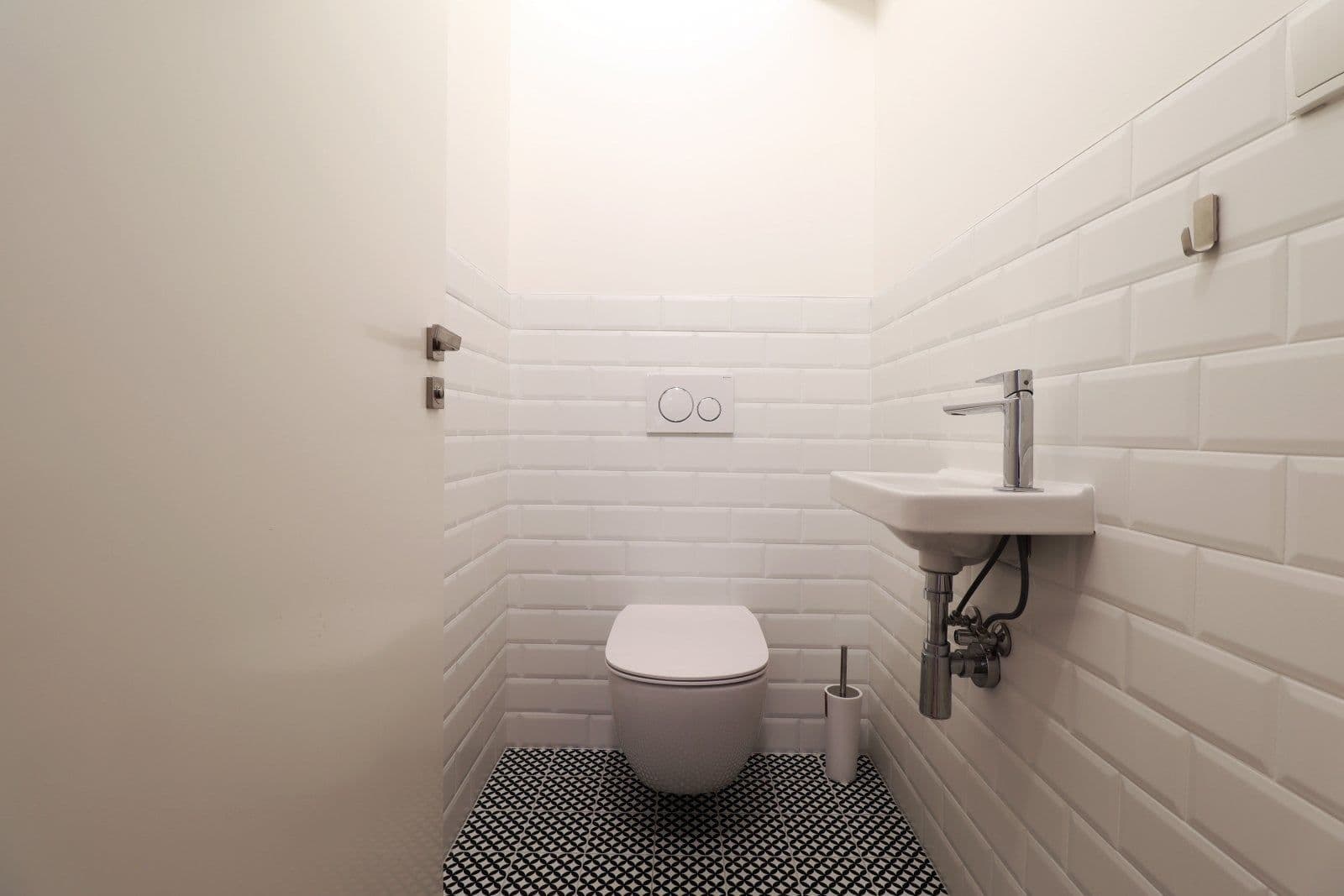 Prenájom bytu 2-izbový 75 m², Křižíkova, Praha, Praha Prenájom bytu 2-izbový 75 m², Křižíkova, Praha, Praha