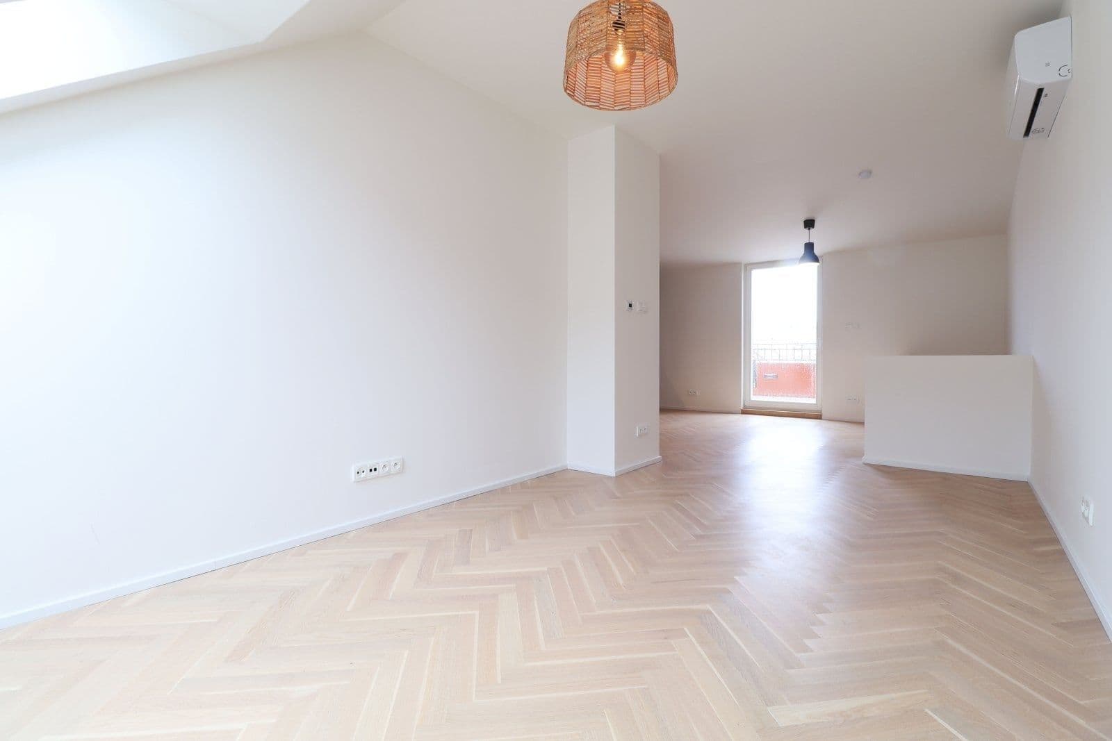 Prenájom bytu 2-izbový 75 m², Křižíkova, Praha, Praha Prenájom bytu 2-izbový 75 m², Křižíkova, Praha, Praha