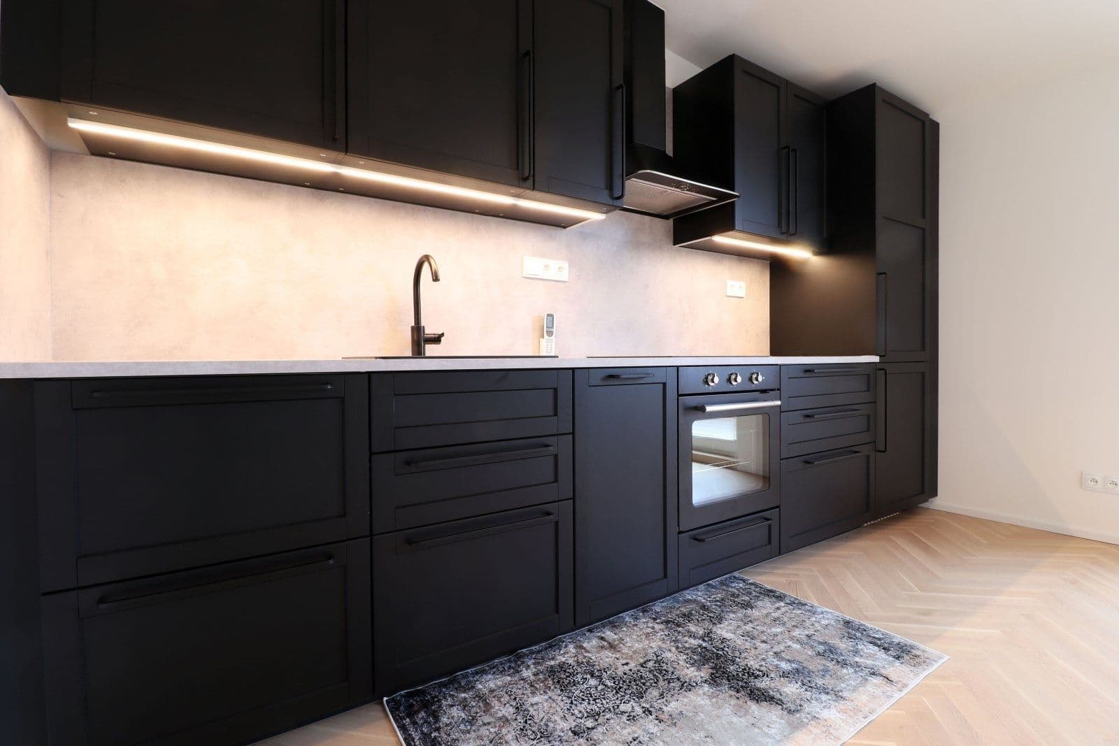 Prenájom bytu 2-izbový 75 m², Křižíkova, Praha, Praha Prenájom bytu 2-izbový 75 m², Křižíkova, Praha, Praha