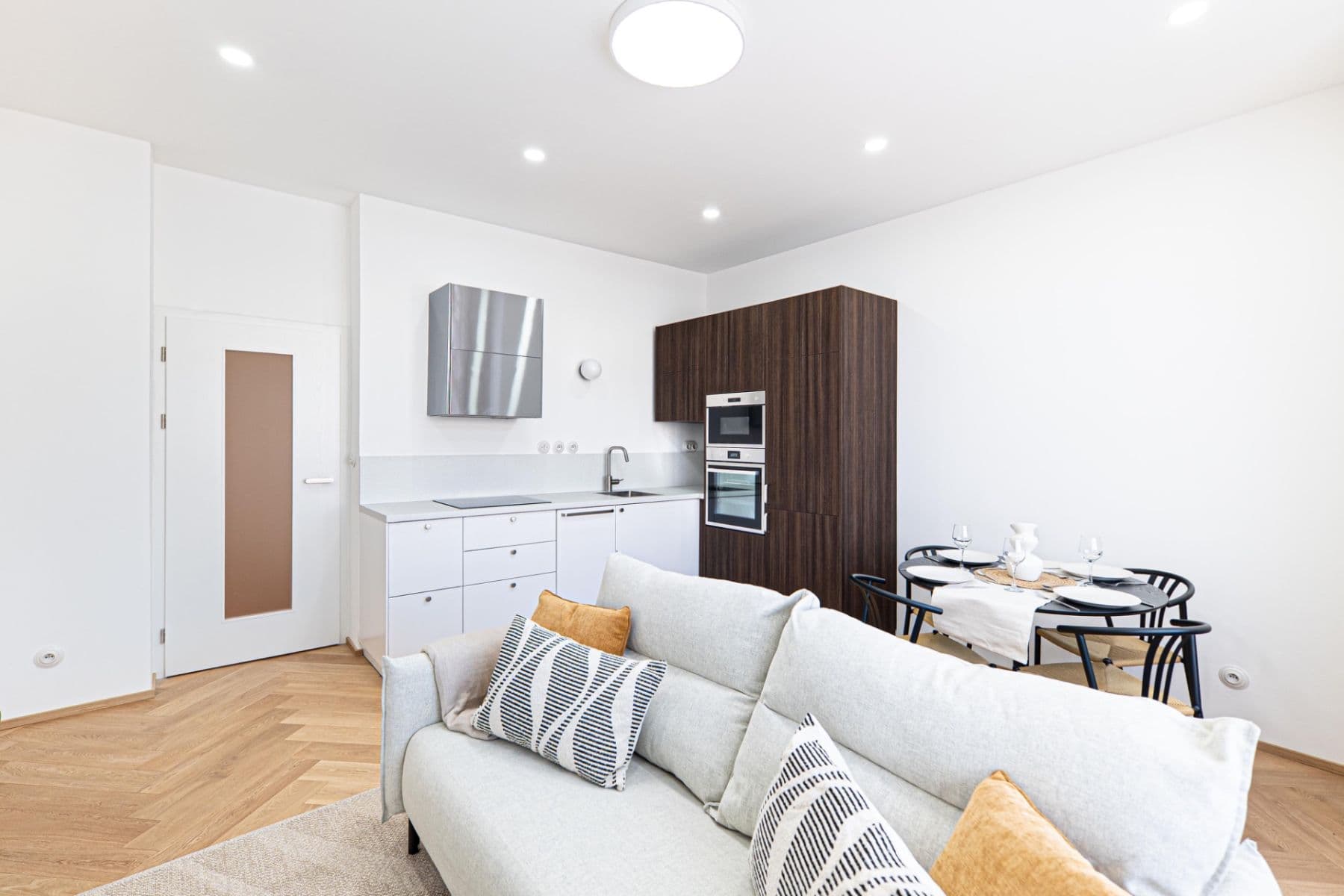 Prenájom bytu 2-izbový 55 m², U Vodárny, Praha, Praha Prenájom bytu 2-izbový 55 m², U Vodárny, Praha, Praha