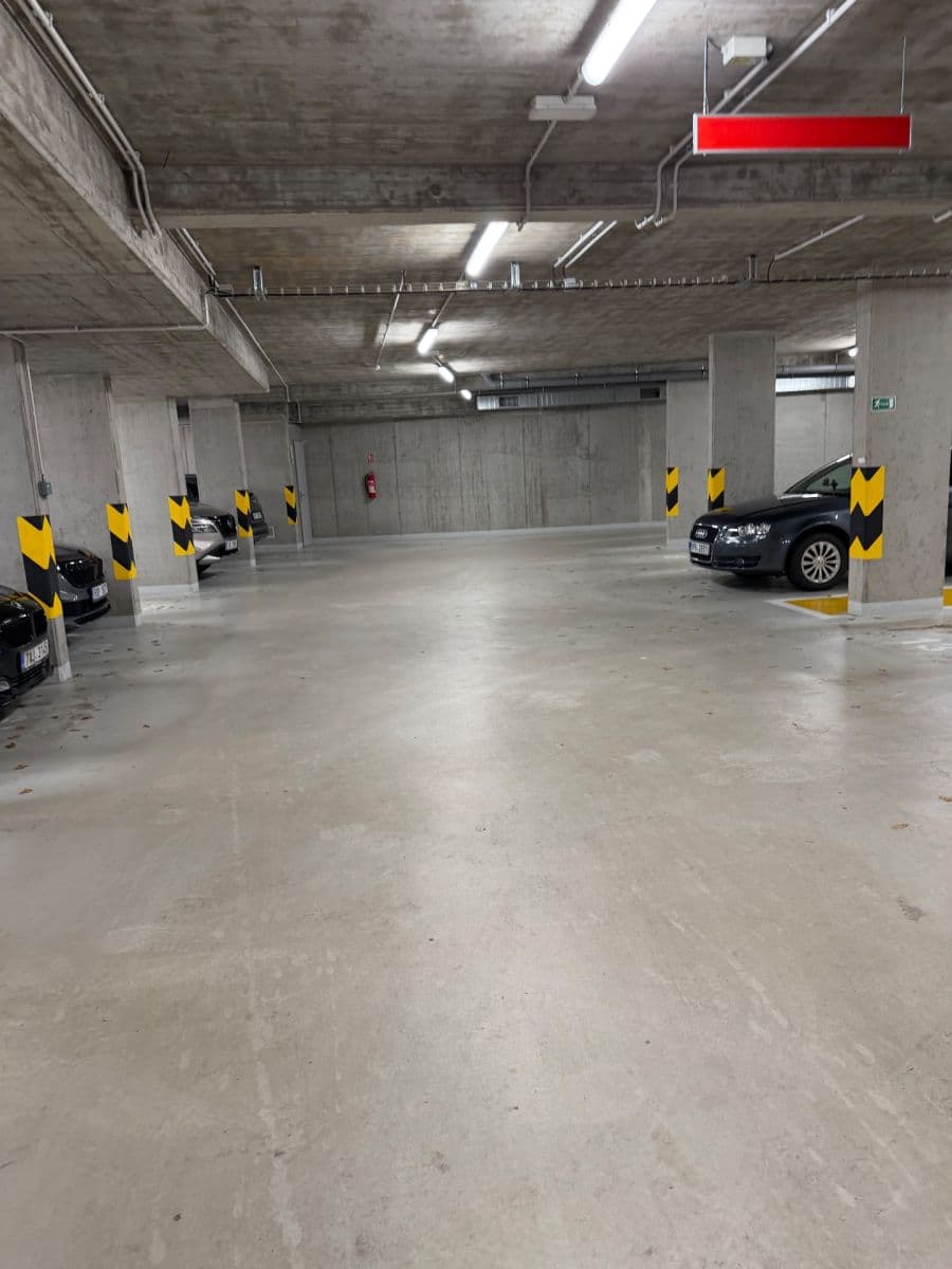 Prenájom garáže 20 m², Poděbradská, Praha, Praha Prenájom garáže 20 m², Poděbradská, Praha, Praha