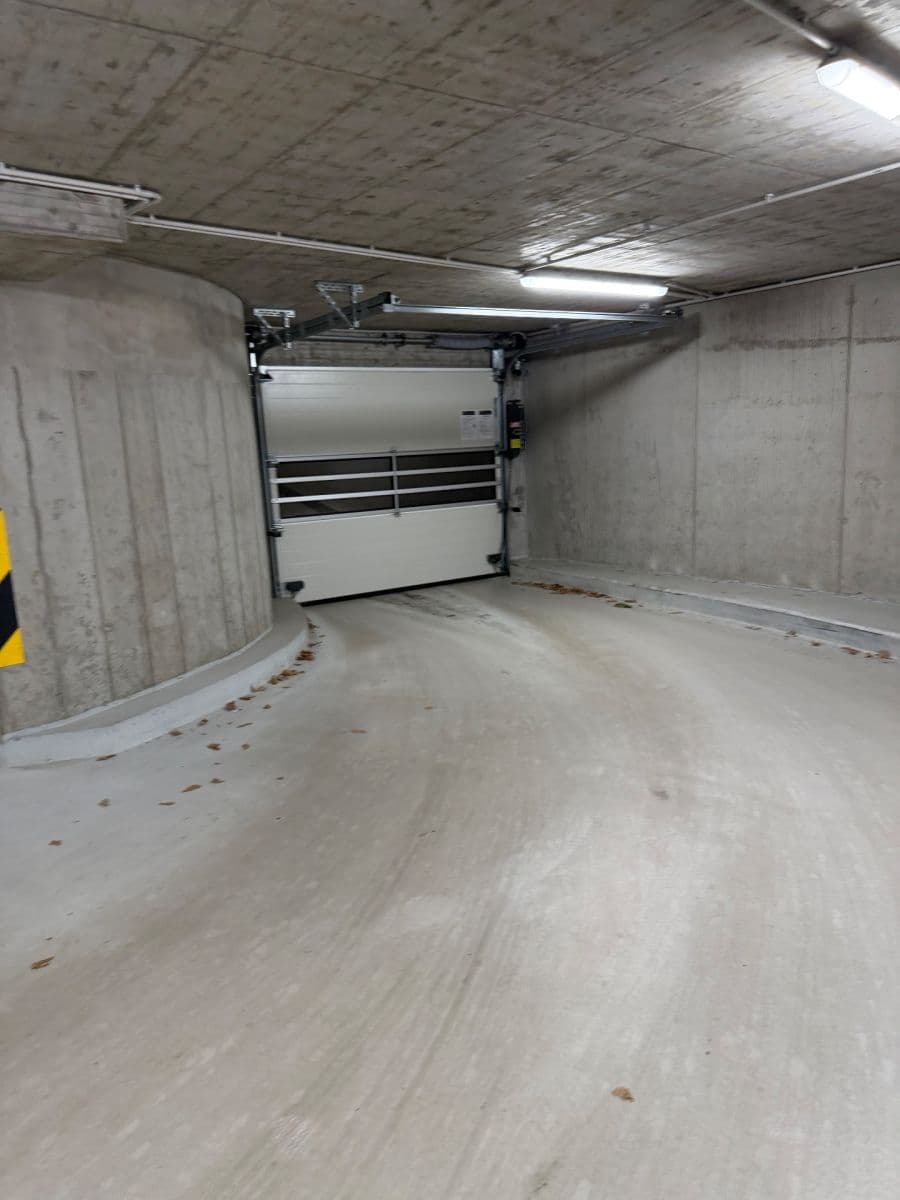 Prenájom garáže 20 m², Poděbradská, Praha, Praha Prenájom garáže 20 m², Poděbradská, Praha, Praha