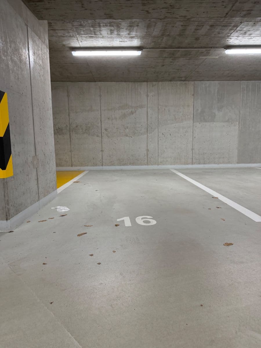 Prenájom garáže 20 m², Poděbradská, Praha, Praha Prenájom garáže 20 m², Poděbradská, Praha, Praha