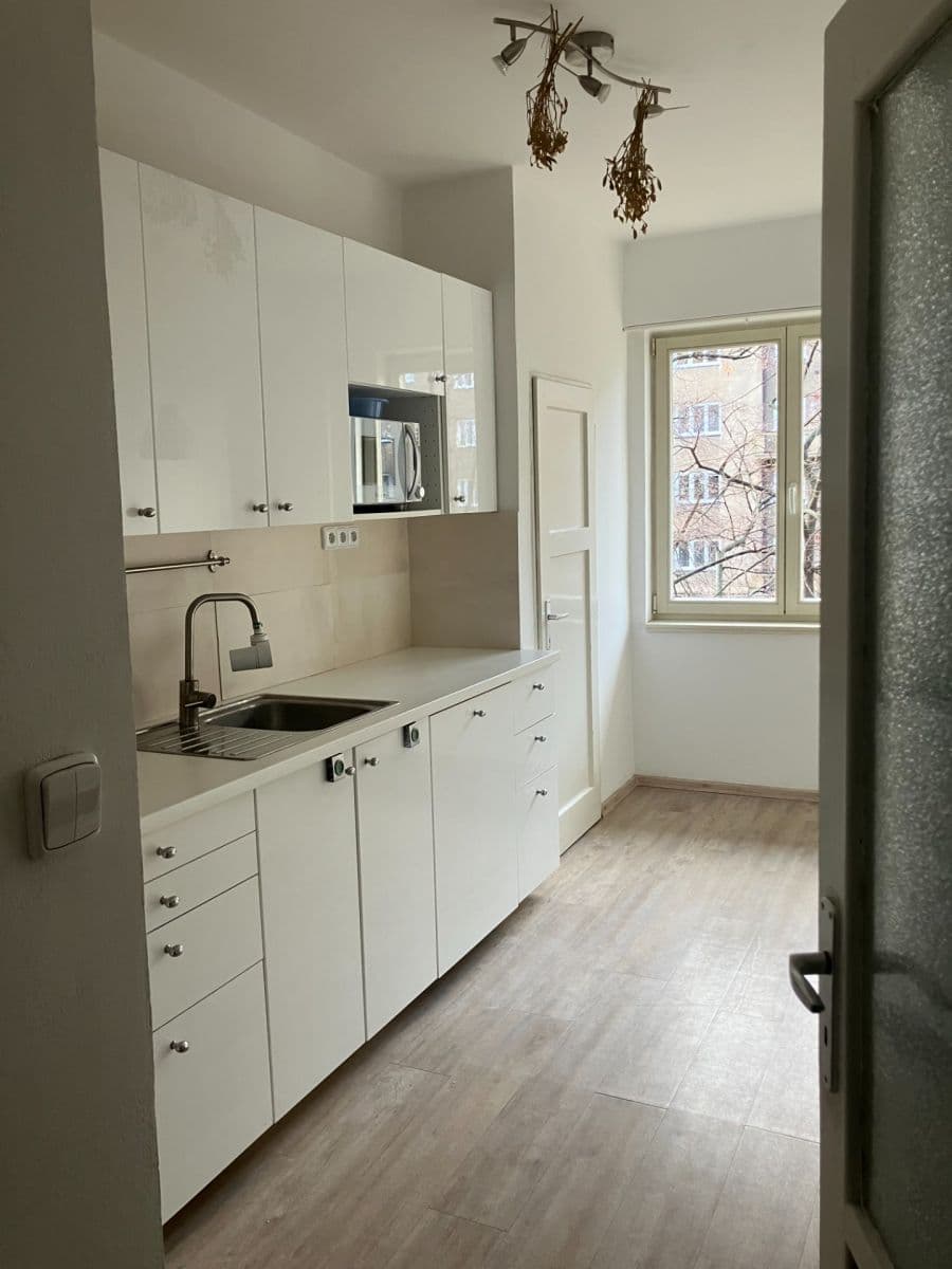 Prenájom bytu 3-izbový 72 m², Lvovská, Praha, Praha Prenájom bytu 3-izbový 72 m², Lvovská, Praha, Praha