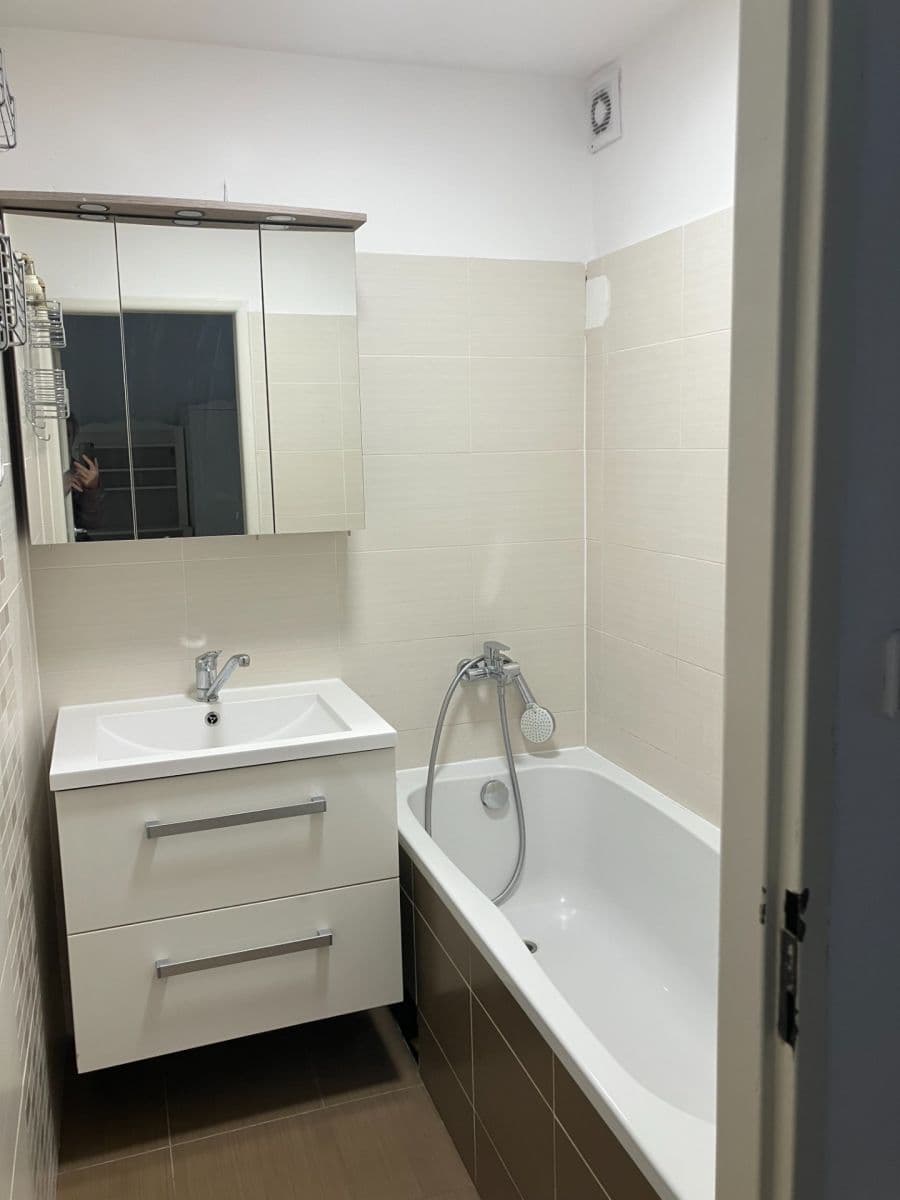 Prenájom bytu 3-izbový 72 m², Lvovská, Praha, Praha Prenájom bytu 3-izbový 72 m², Lvovská, Praha, Praha