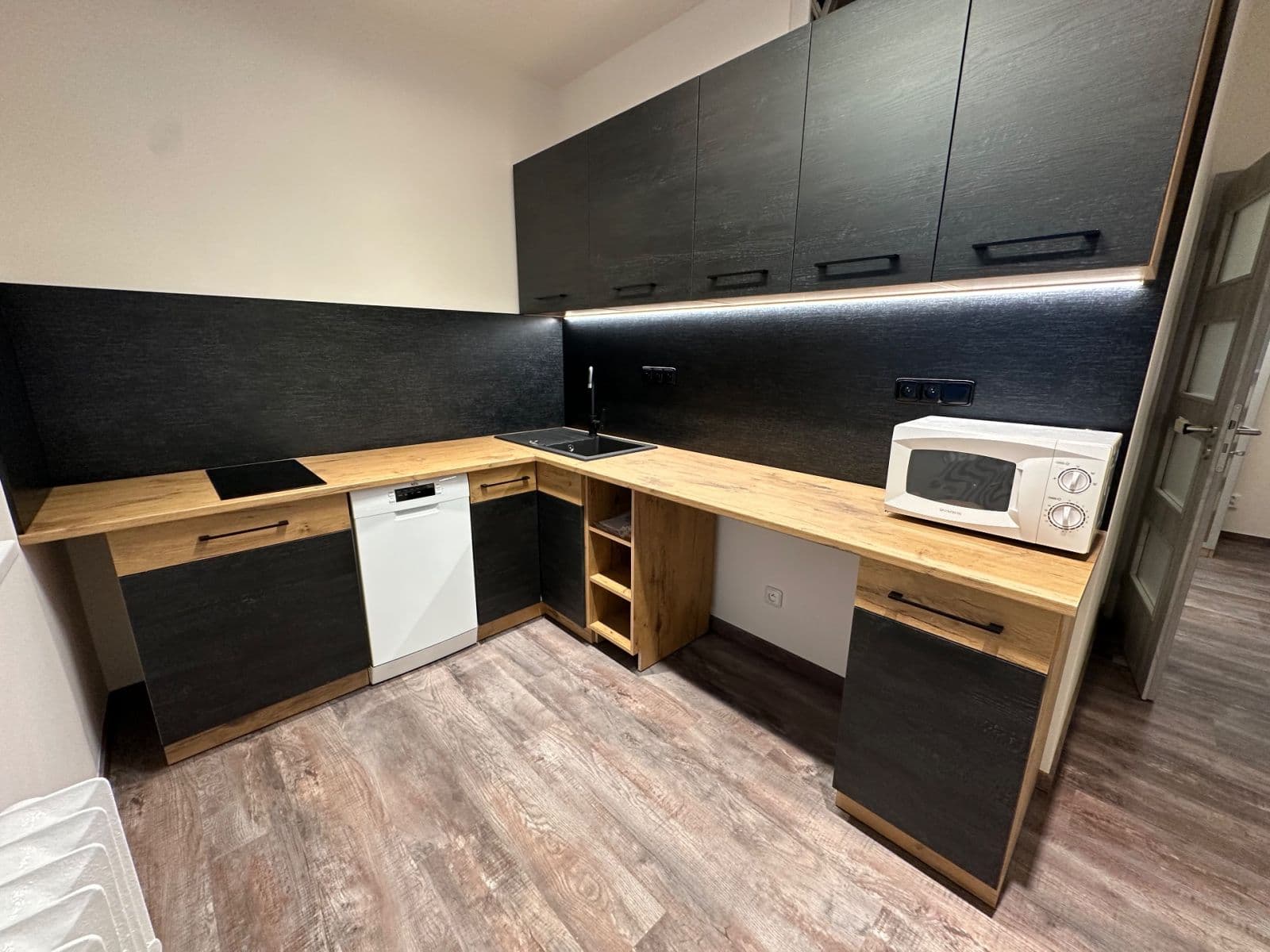 Prenájom bytu 2-izbový 56 m², Arabská, Praha, Praha Prenájom bytu 2-izbový 56 m², Arabská, Praha, Praha
