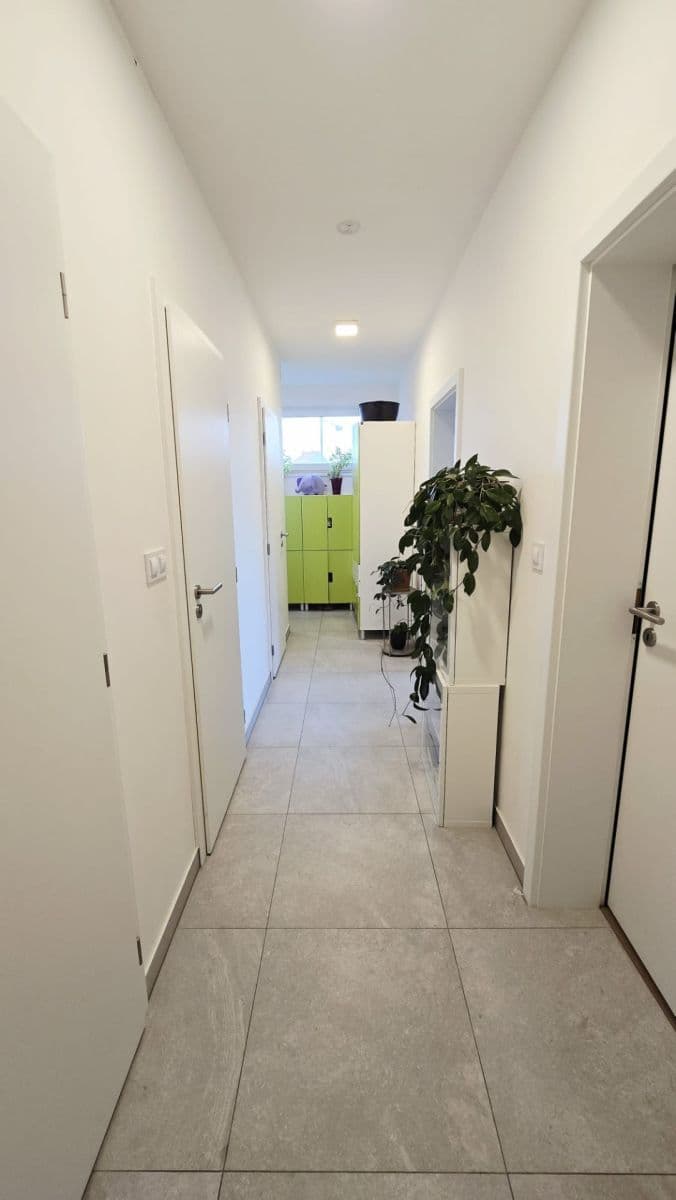 Prenájom bytu 3-izbový 80 m², Choceradská, Praha, Praha Prenájom bytu 3-izbový 80 m², Choceradská, Praha, Praha
