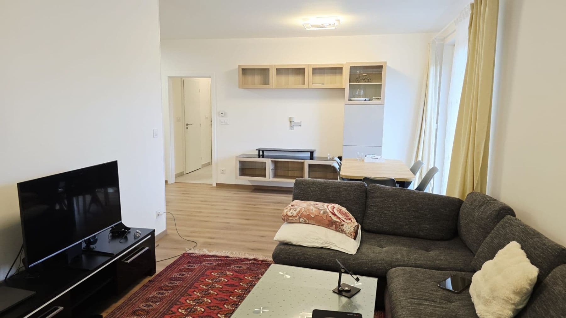 Prenájom bytu 3-izbový 80 m², Choceradská, Praha, Praha Prenájom bytu 3-izbový 80 m², Choceradská, Praha, Praha