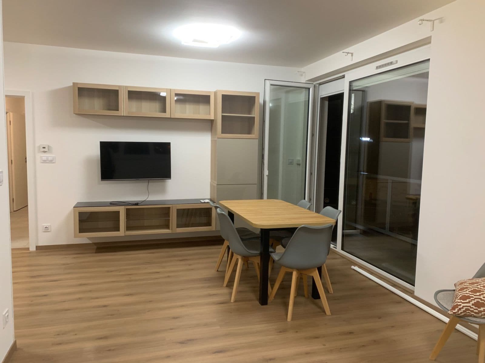 Prenájom bytu 3-izbový 80 m², Choceradská, Praha, Praha Prenájom bytu 3-izbový 80 m², Choceradská, Praha, Praha