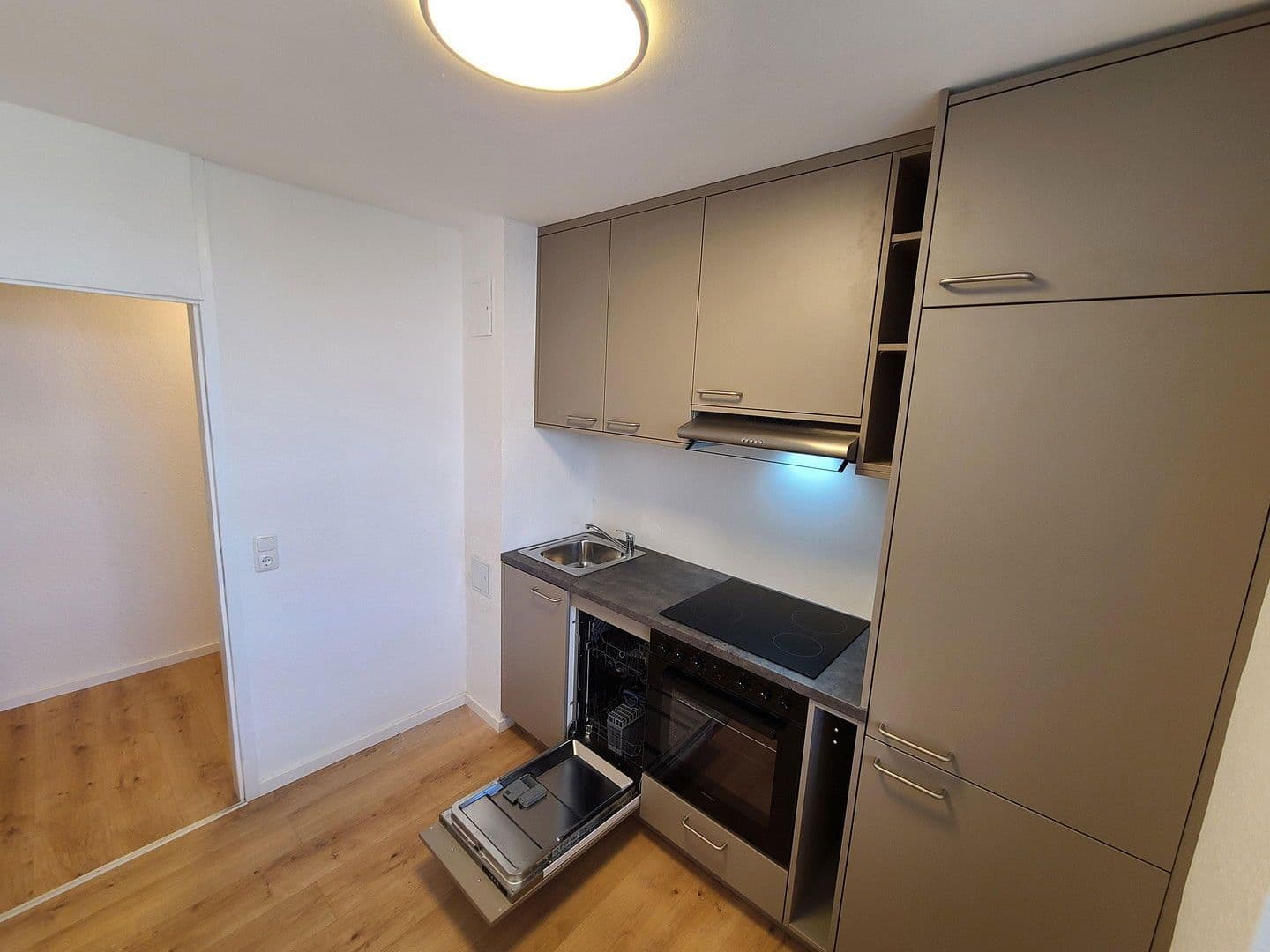 Prenájom bytu 2-izbový 73 m², Siemensstraße 10, Darmstadt, Hesensko Prenájom bytu 2-izbový 73 m², Siemensstraße 10, Darmstadt, Hesensko