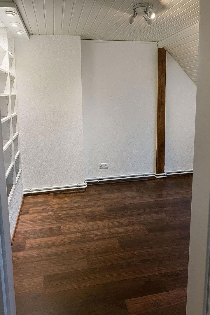 Prenájom bytu 4-izbový 78 m², Heppenheimerstraße 3, Wiesbaden, Hesensko Prenájom bytu 4-izbový 78 m², Heppenheimerstraße 3, Wiesbaden, Hesensko