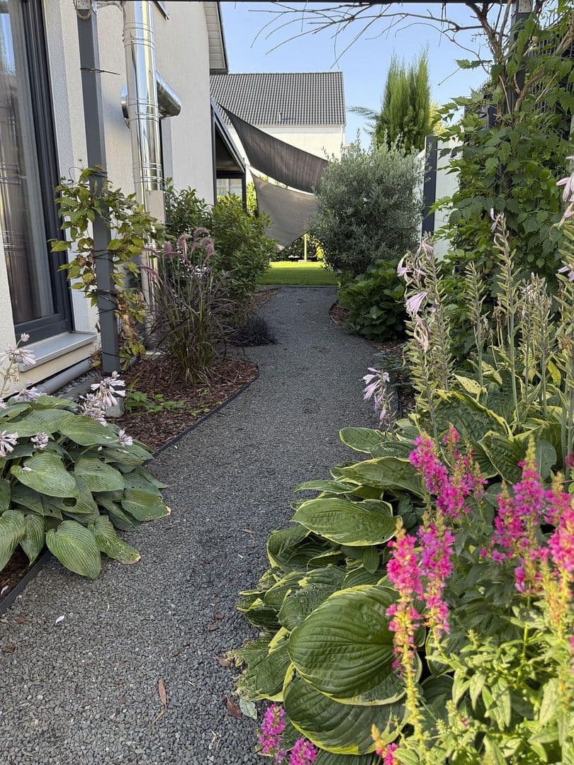 Predaj domu 220 m², pozemek 498 m², Kelsterbach, Hesensko Predaj domu 220 m², pozemek 498 m², Kelsterbach, Hesensko