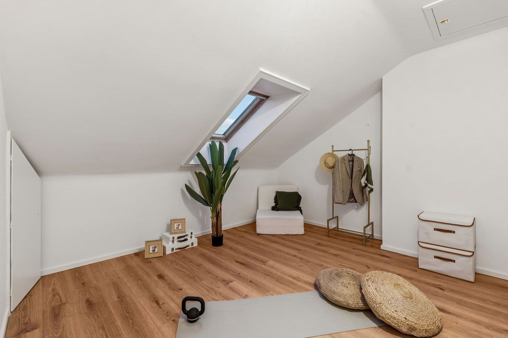 Predaj domu 138 m², pozemek 250 m², Seelze, Dolné Sasko Predaj domu 138 m², pozemek 250 m², Seelze, Dolné Sasko